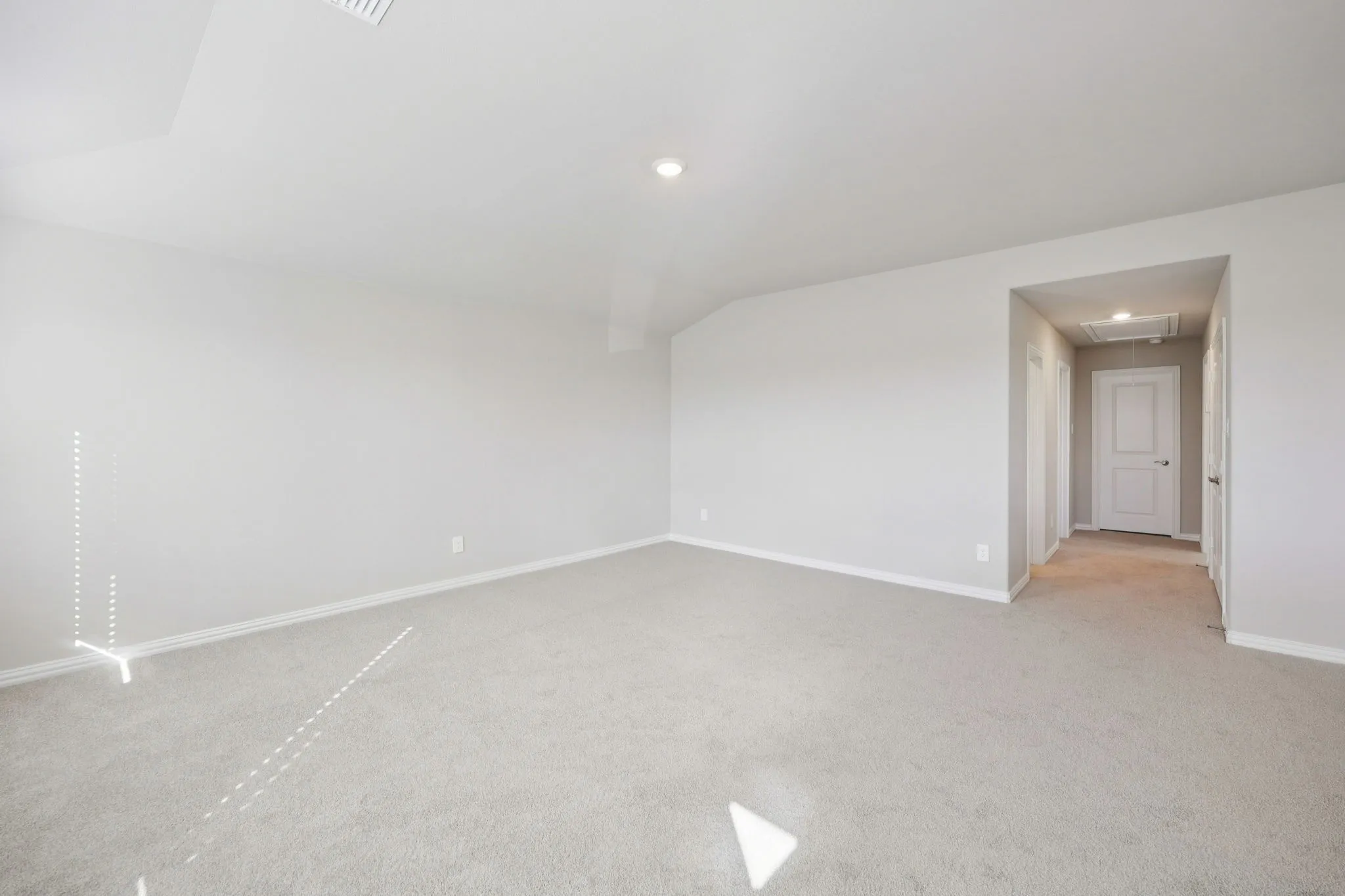  Photo is not of the actual home, but is an inspirational photo of builder’s model home and may depict options, furnishings, and/or decorator features that are not included.
