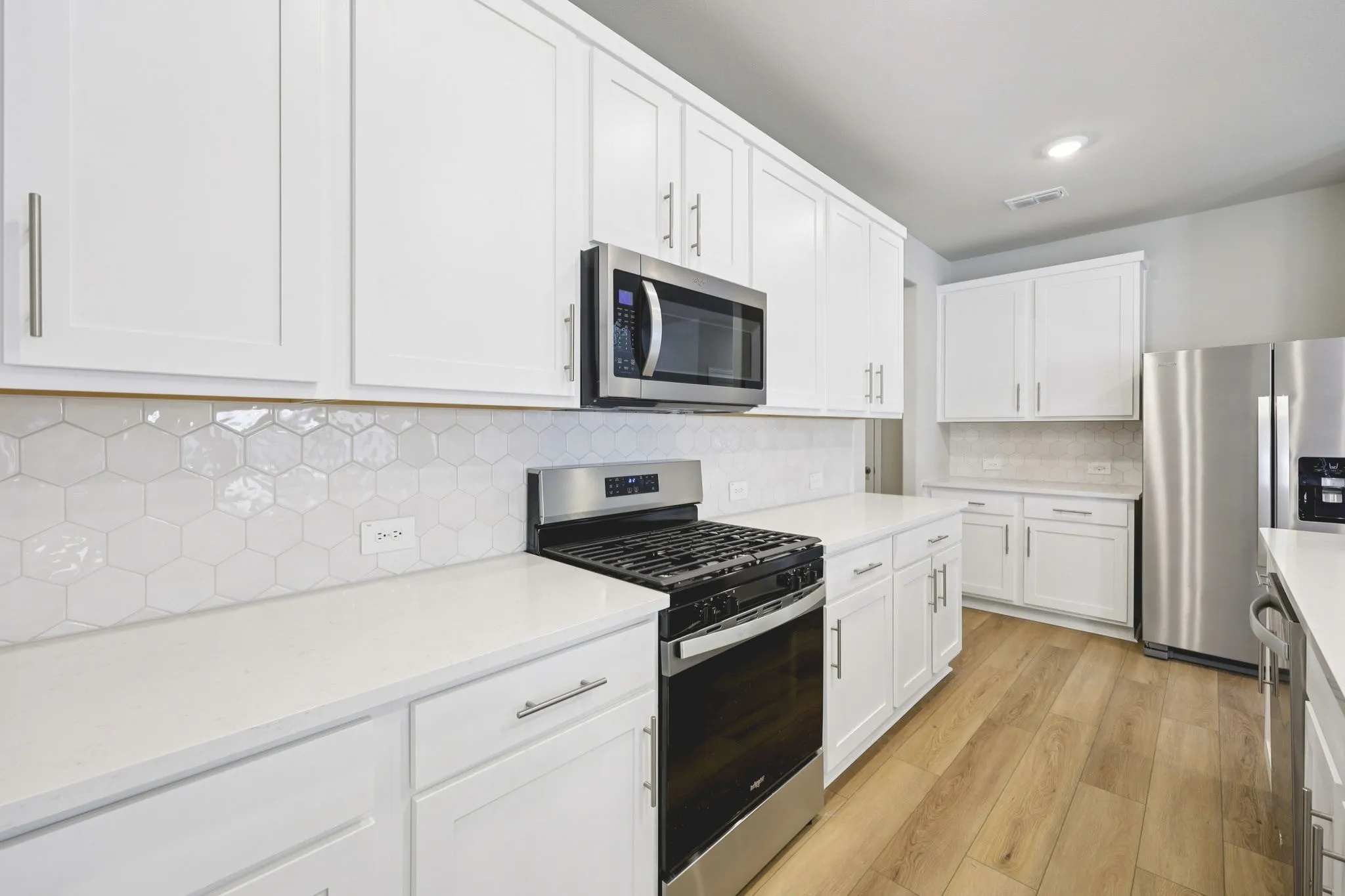  Photo is not of the actual home, but is an inspirational photo of builder’s model home and may depict options, furnishings, and/or decorator features that are not included.
