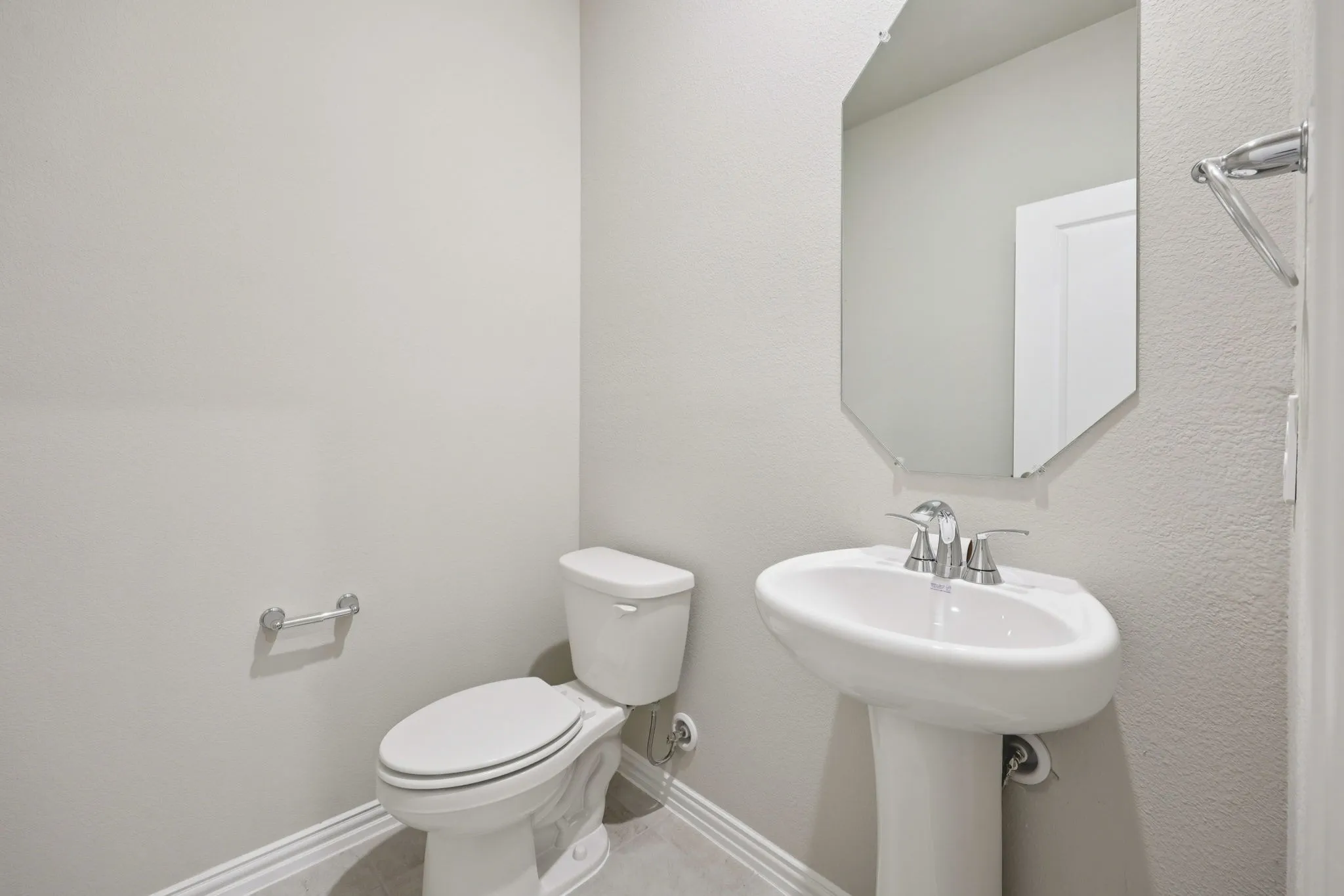  Photo is not of the actual home, but is an inspirational photo of builder’s model home and may depict options, furnishings, and/or decorator features that are not included.
