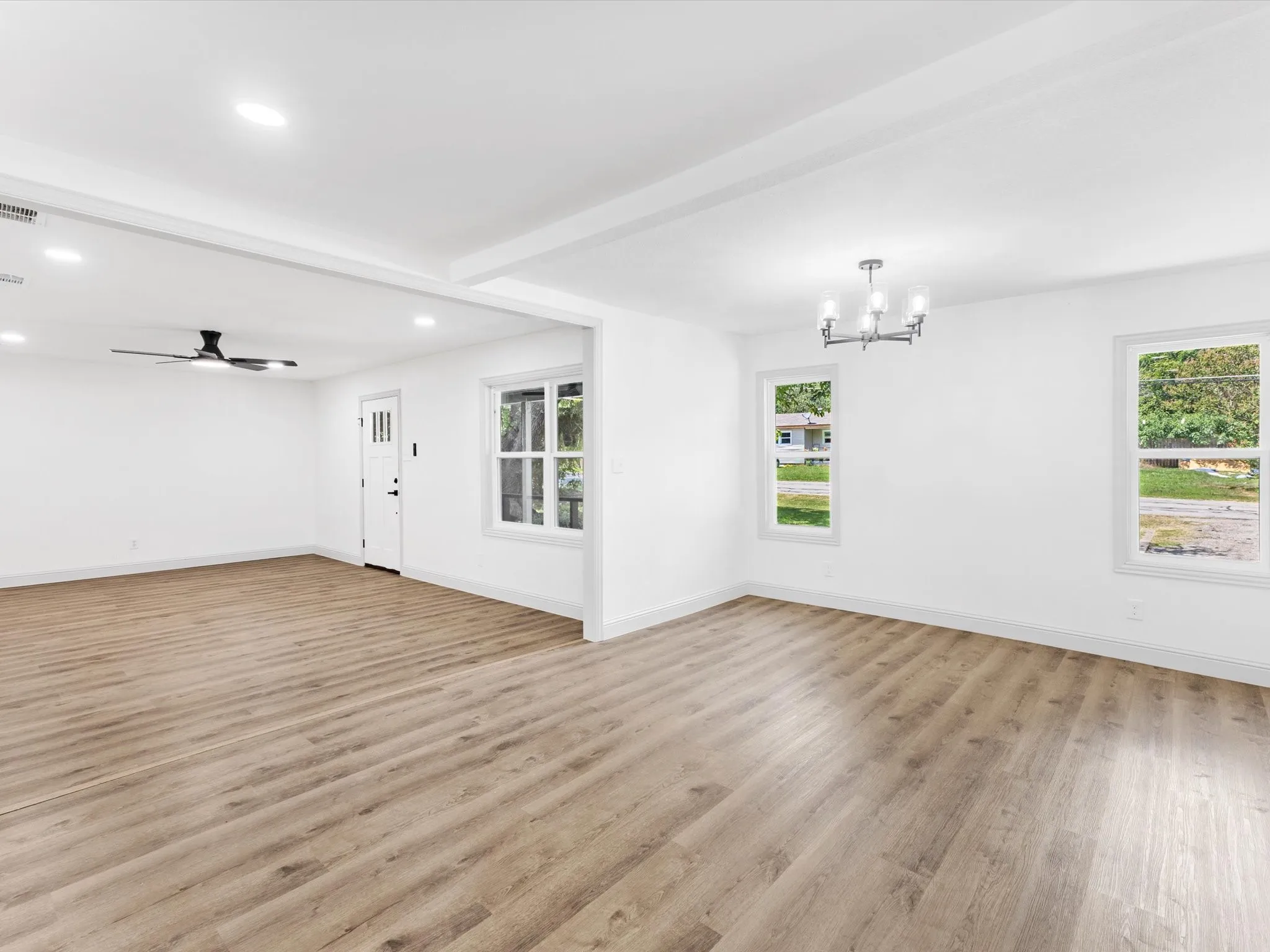 Single Family Residence For Sale in Tarrant County , 8837 Claiborn Street, Lakeside, Texas 76135, 3 Bedroom, 2 Bathroom, 2 Garage spaces, 1,398 Sqft, built in 1953, mls#21332232, Real Estate Agent in Lakeside, Homes For Sale in Tarrant county, Homes For Sale in Lakeside, Realtor in Lakeside Texas, Real Estate Brokerage Independent Realty Texas, Luminita Cordes Realtor