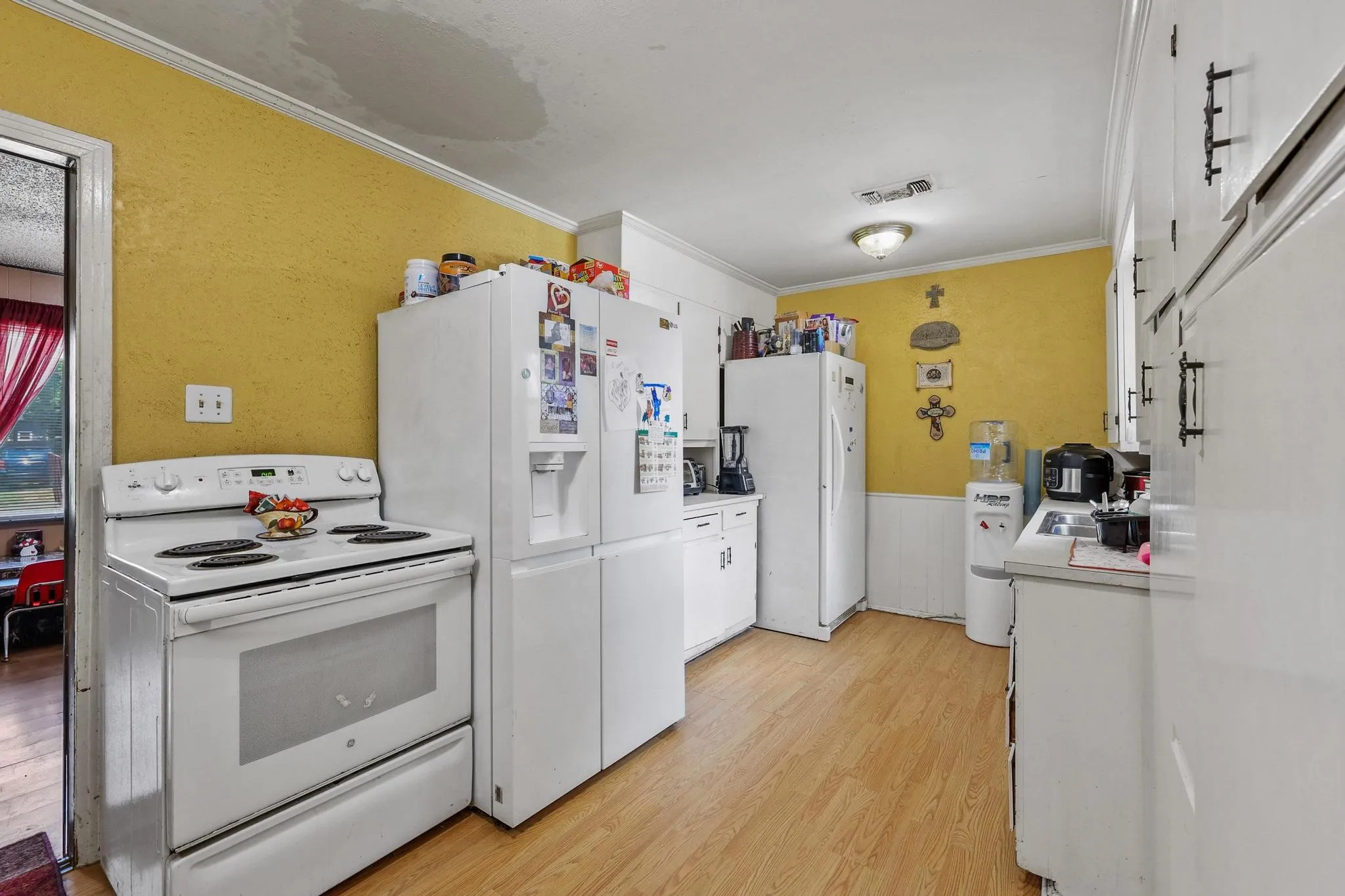 Single Family Residence For Sale in Grayson County , 612 E Monterey Street, Denison, Texas 75021, 4 Bedrooms, 1 Bathroom, Garage spaces, 1,120 Sqft, built in 1954, Price $125,000, mls#21332287, Real Estate Agent in Denison, Homes For Sale in Grayson county, Homes For Sale in Denison, Realtor in Denison Texas, Real Estate Brokerage Independent Realty Texas, Luminita Cordes Realtor