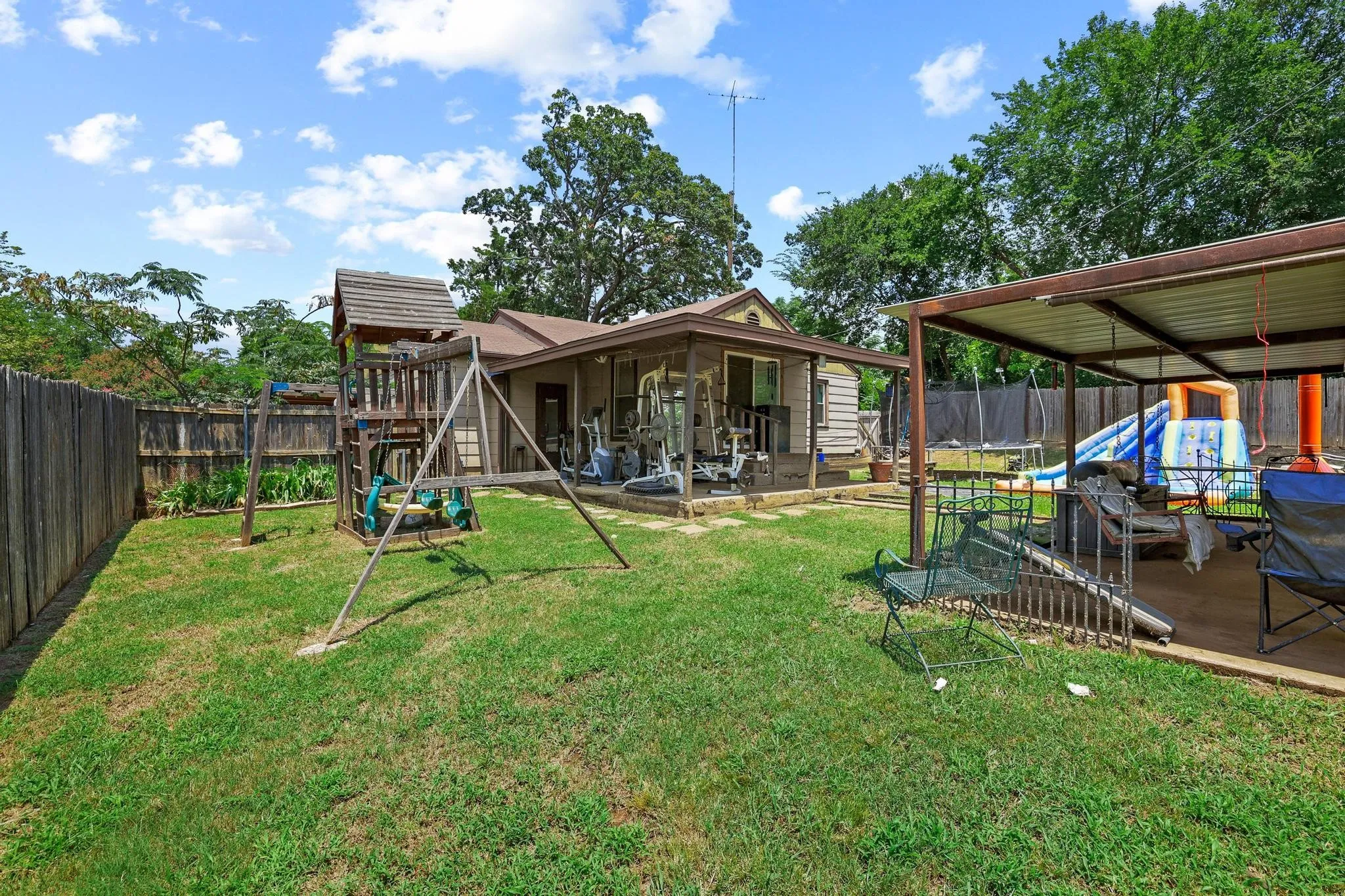 Single Family Residence For Sale in Grayson County , 612 E Monterey Street, Denison, Texas 75021, 4 Bedrooms, 1 Bathroom, Garage spaces, 1,120 Sqft, built in 1954, Price $125,000, mls#21332287, Real Estate Agent in Denison, Homes For Sale in Grayson county, Homes For Sale in Denison, Realtor in Denison Texas, Real Estate Brokerage Independent Realty Texas, Luminita Cordes Realtor