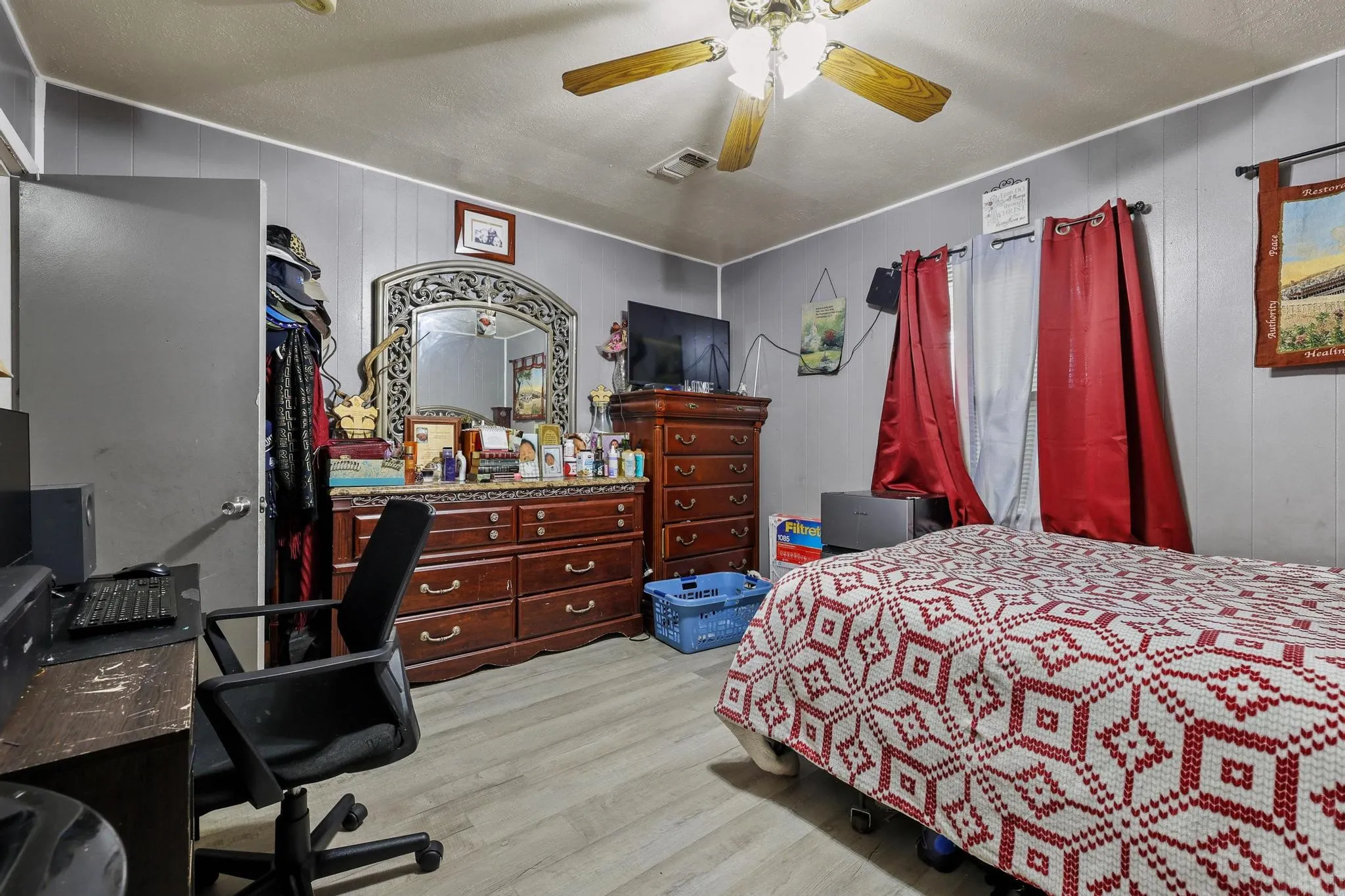 Single Family Residence For Sale in Grayson County , 612 E Monterey Street, Denison, Texas 75021, 4 Bedrooms, 1 Bathroom, Garage spaces, 1,120 Sqft, built in 1954, Price $125,000, mls#21332287, Real Estate Agent in Denison, Homes For Sale in Grayson county, Homes For Sale in Denison, Realtor in Denison Texas, Real Estate Brokerage Independent Realty Texas, Luminita Cordes Realtor