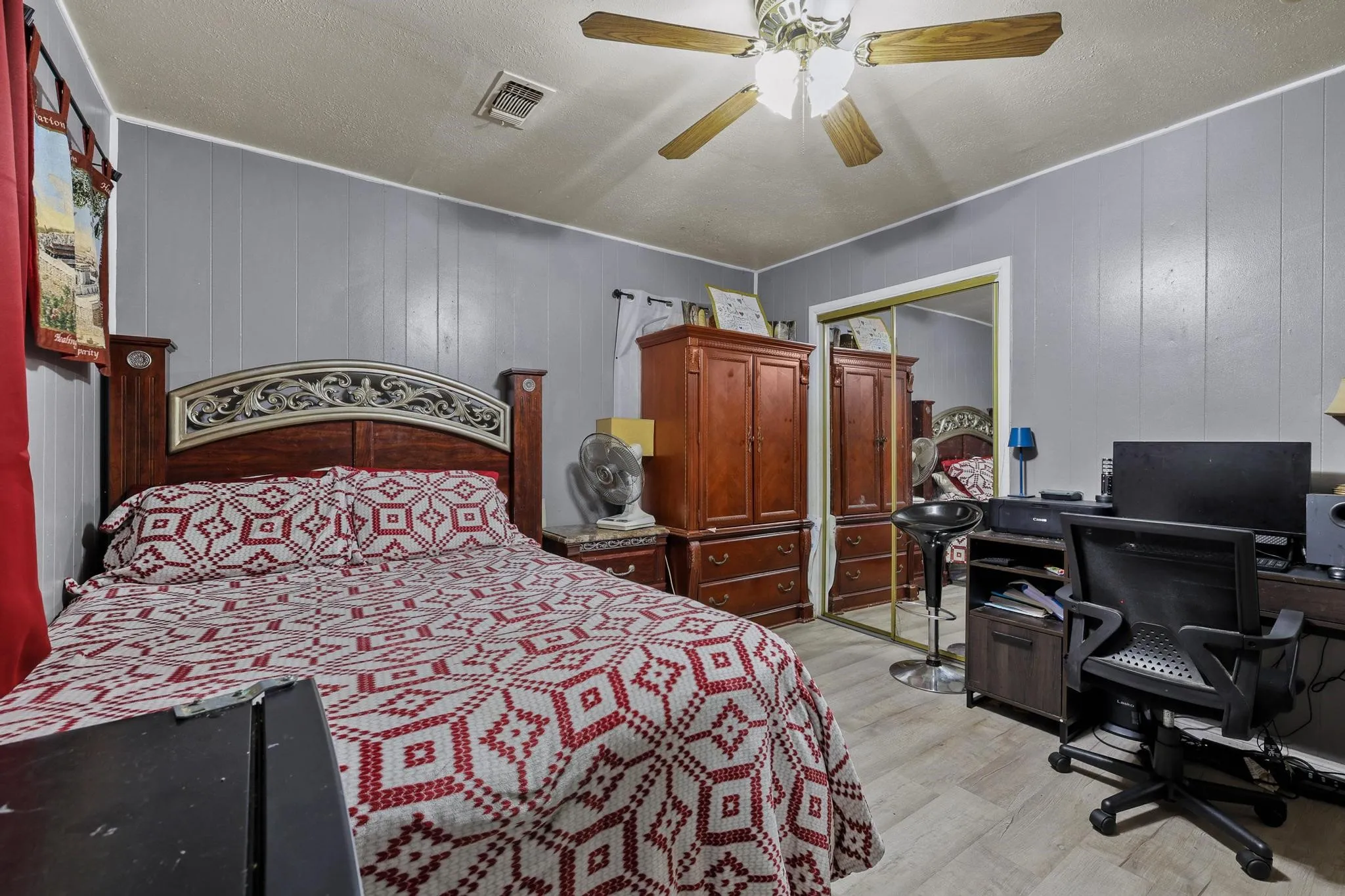 Single Family Residence For Sale in Grayson County , 612 E Monterey Street, Denison, Texas 75021, 4 Bedrooms, 1 Bathroom, Garage spaces, 1,120 Sqft, built in 1954, Price $125,000, mls#21332287, Real Estate Agent in Denison, Homes For Sale in Grayson county, Homes For Sale in Denison, Realtor in Denison Texas, Real Estate Brokerage Independent Realty Texas, Luminita Cordes Realtor