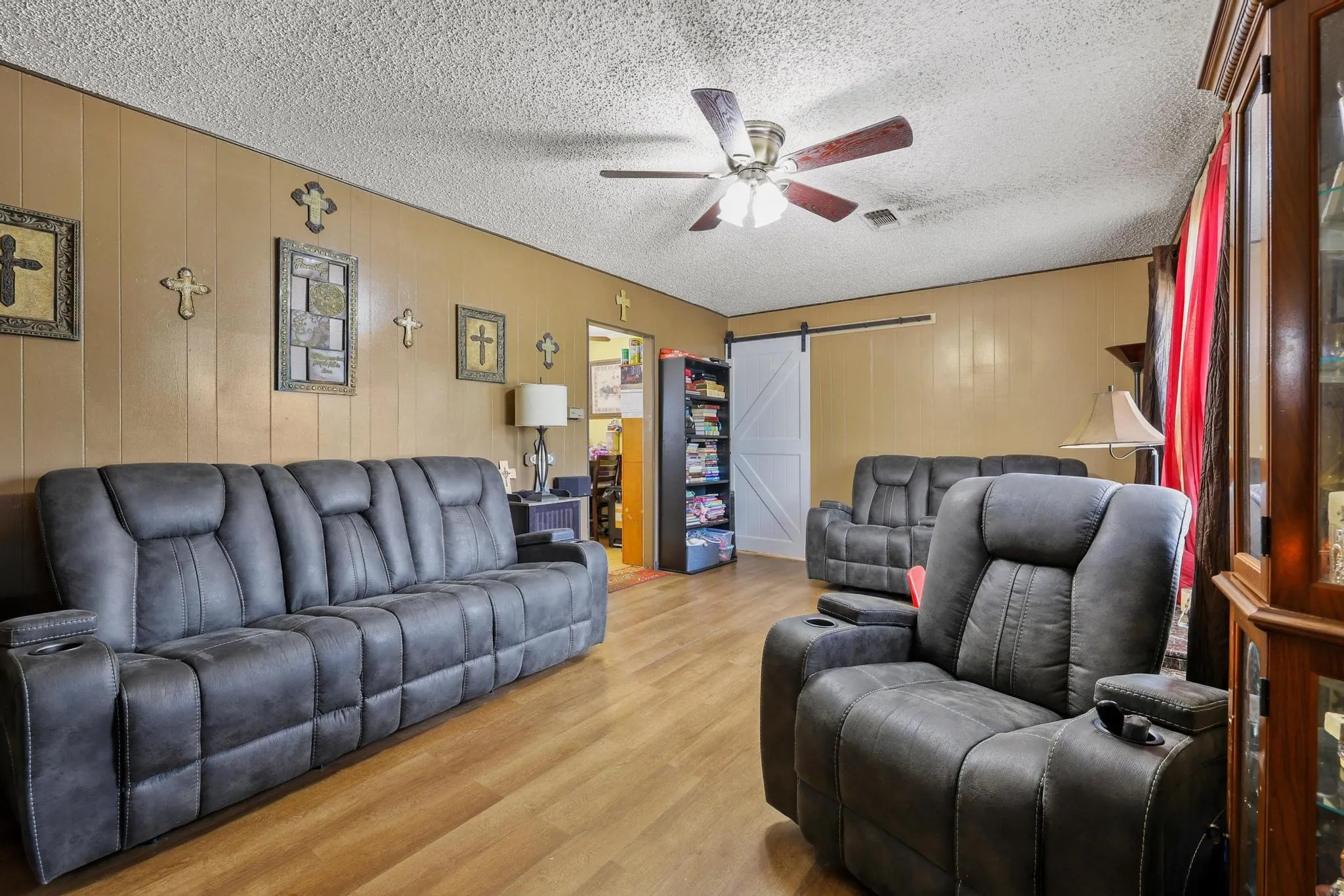 Single Family Residence For Sale in Grayson County , 612 E Monterey Street, Denison, Texas 75021, 4 Bedrooms, 1 Bathroom, Garage spaces, 1,120 Sqft, built in 1954, Price $125,000, mls#21332287, Real Estate Agent in Denison, Homes For Sale in Grayson county, Homes For Sale in Denison, Realtor in Denison Texas, Real Estate Brokerage Independent Realty Texas, Luminita Cordes Realtor