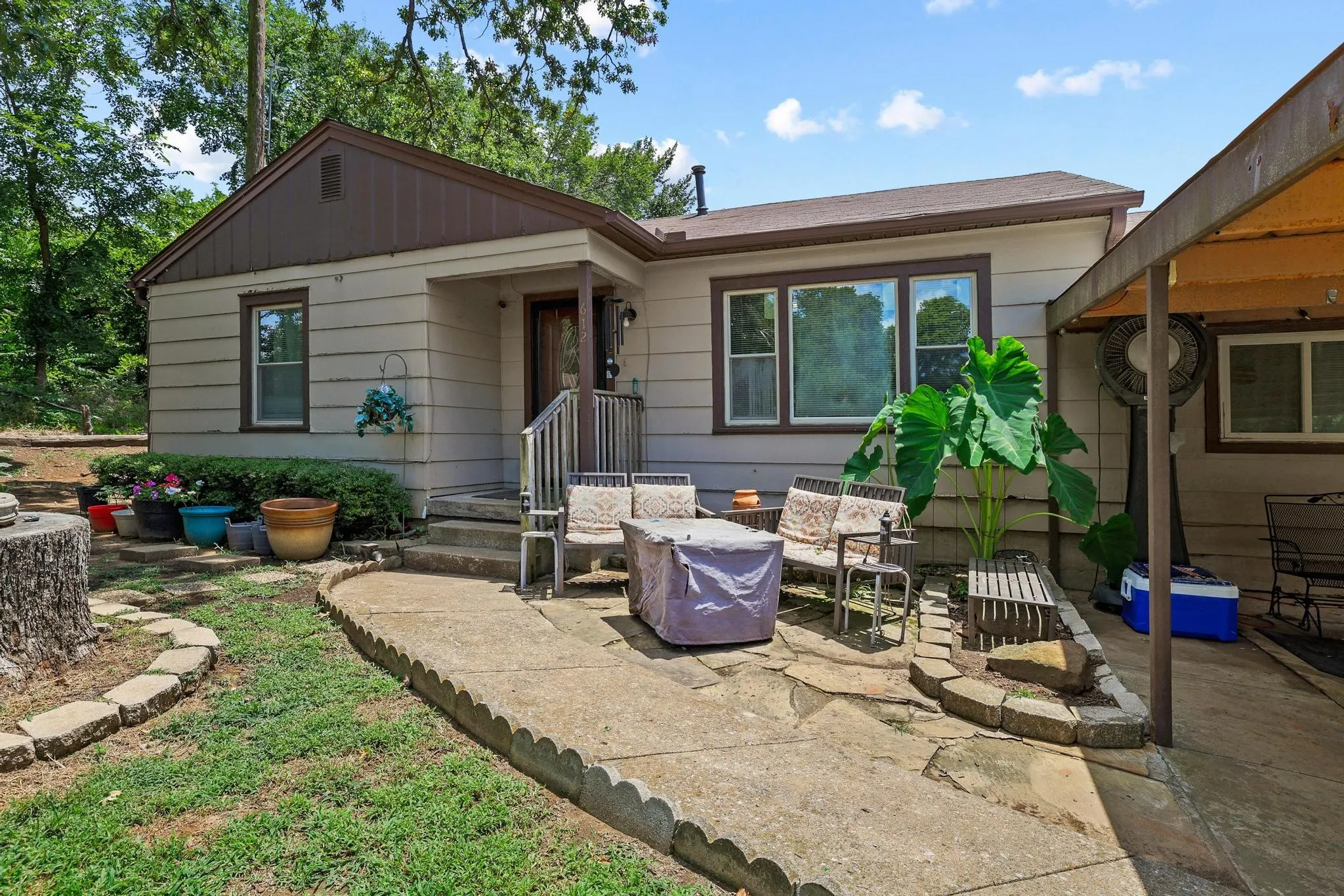 Single Family Residence For Sale in Grayson County , 612 E Monterey Street, Denison, Texas 75021, 4 Bedrooms, 1 Bathroom, Garage spaces, 1,120 Sqft, built in 1954, Price $125,000, mls#21332287, Real Estate Agent in Denison, Homes For Sale in Grayson county, Homes For Sale in Denison, Realtor in Denison Texas, Real Estate Brokerage Independent Realty Texas, Luminita Cordes Realtor