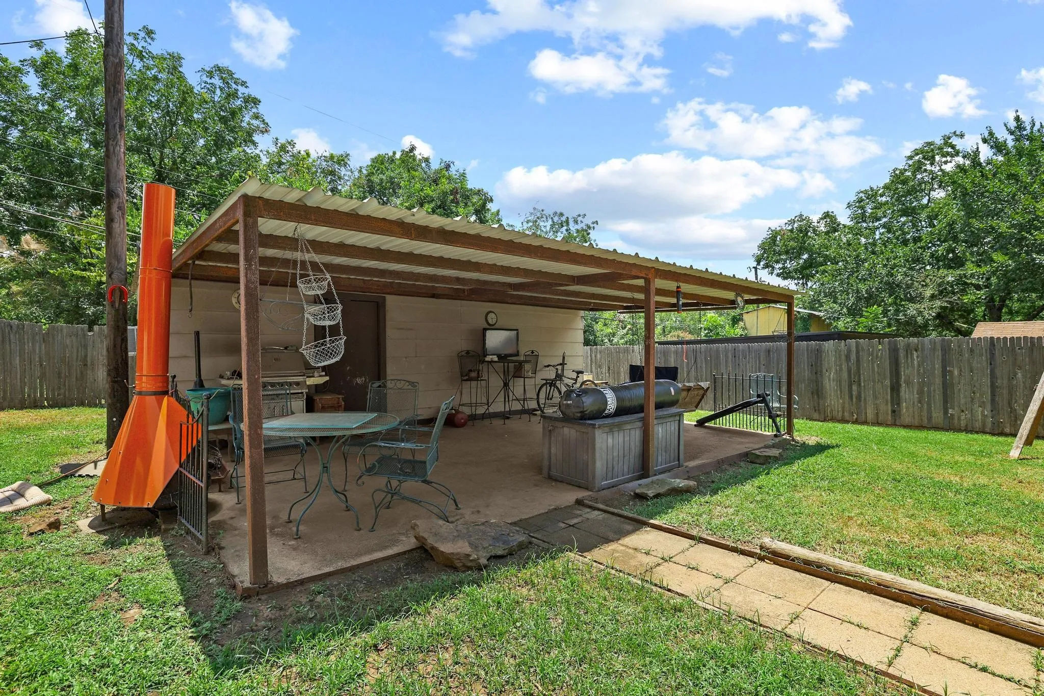 Single Family Residence For Sale in Grayson County , 612 E Monterey Street, Denison, Texas 75021, 4 Bedrooms, 1 Bathroom, Garage spaces, 1,120 Sqft, built in 1954, Price $125,000, mls#21332287, Real Estate Agent in Denison, Homes For Sale in Grayson county, Homes For Sale in Denison, Realtor in Denison Texas, Real Estate Brokerage Independent Realty Texas, Luminita Cordes Realtor