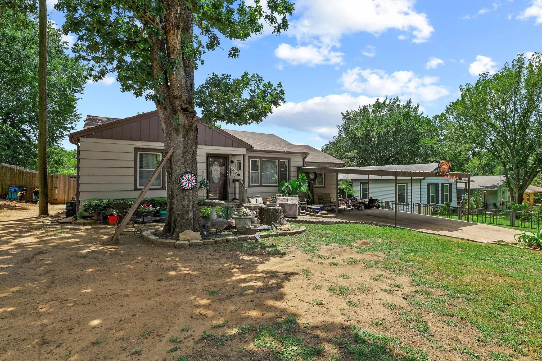 Single Family Residence For Sale in Grayson County , 612 E Monterey Street, Denison, Texas 75021, 4 Bedrooms, 1 Bathroom, Garage spaces, 1,120 Sqft, built in 1954, Price $125,000, mls#21332287, Real Estate Agent in Denison, Homes For Sale in Grayson county, Homes For Sale in Denison, Realtor in Denison Texas, Real Estate Brokerage Independent Realty Texas, Luminita Cordes Realtor