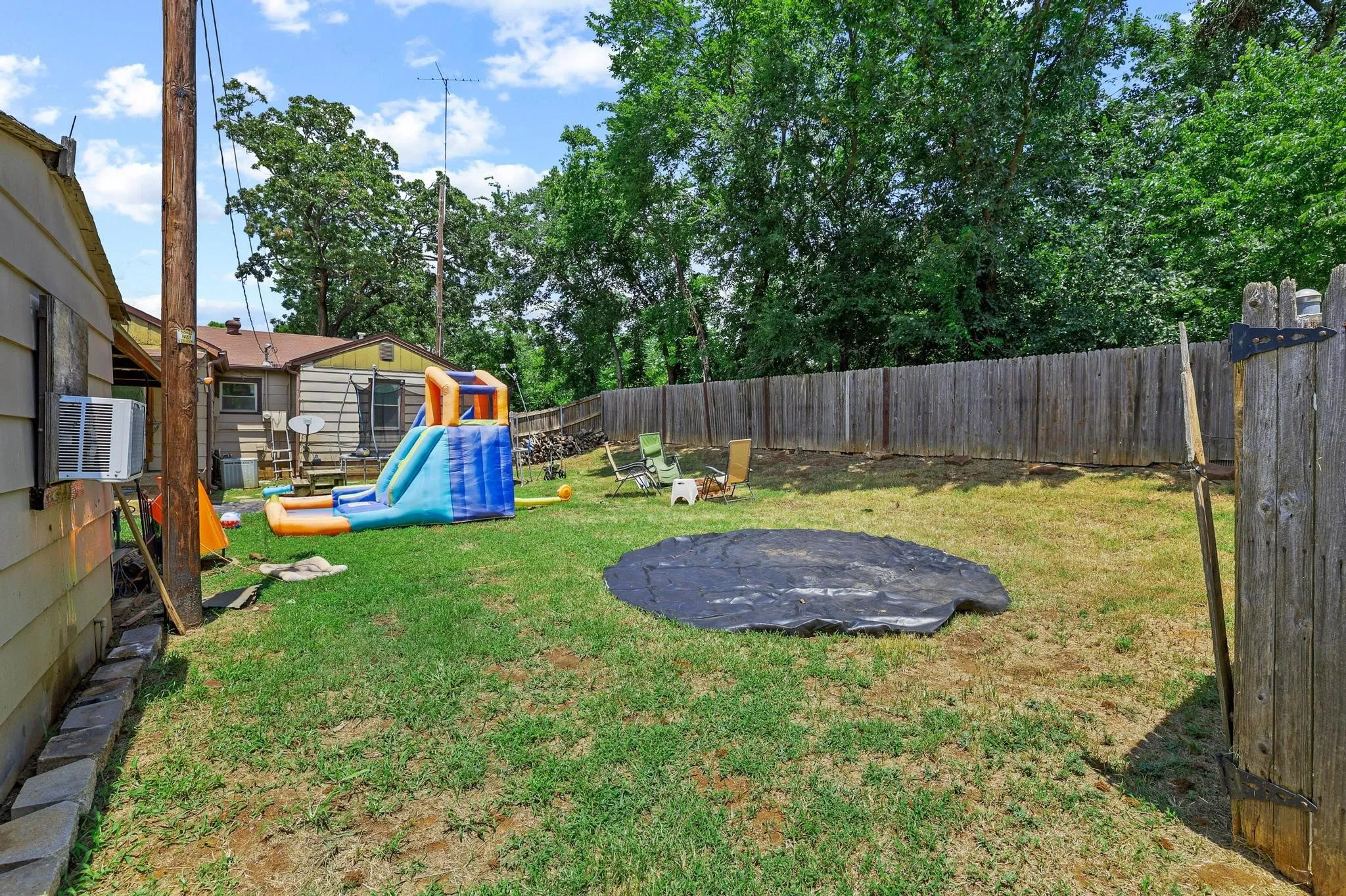 Single Family Residence For Sale in Grayson County , 612 E Monterey Street, Denison, Texas 75021, 4 Bedrooms, 1 Bathroom, Garage spaces, 1,120 Sqft, built in 1954, Price $125,000, mls#21332287, Real Estate Agent in Denison, Homes For Sale in Grayson county, Homes For Sale in Denison, Realtor in Denison Texas, Real Estate Brokerage Independent Realty Texas, Luminita Cordes Realtor