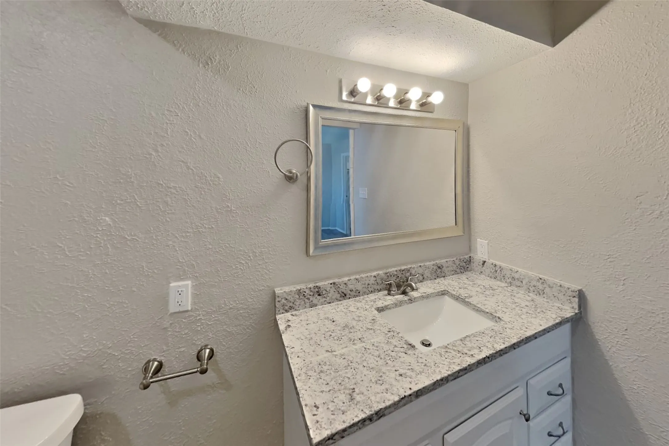 Single Family Residence For Rent in Denton County , 4212 Driscoll Drive, The Colony, Texas 75056, 3 Bedroom, 2 Bathroom, 2 Garage spaces, 1,548 Sqft, built in 1984, mls#21332290, Real Estate Agent in The Colony, Homes For Rent in Denton county, Homes For Rent in The Colony, Realtor in The Colony Texas, Real Estate Brokerage Independent Realty Texas, Luminita Cordes Realtor