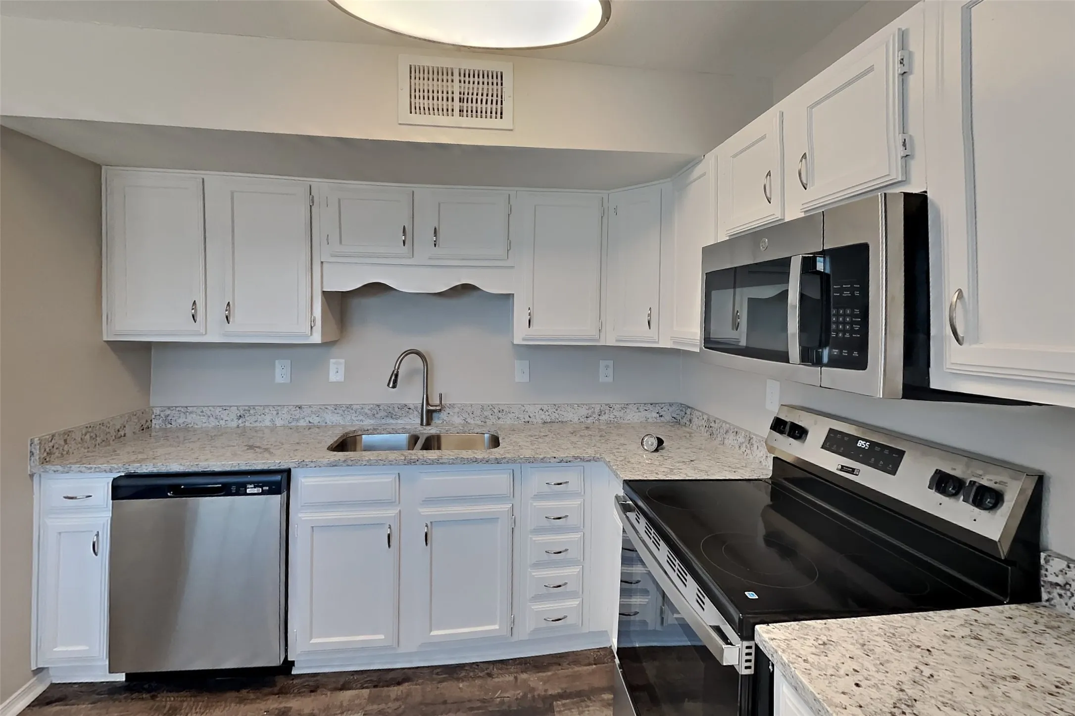 Single Family Residence For Rent in Denton County , 4212 Driscoll Drive, The Colony, Texas 75056, 3 Bedroom, 2 Bathroom, 2 Garage spaces, 1,548 Sqft, built in 1984, mls#21332290, Real Estate Agent in The Colony, Homes For Rent in Denton county, Homes For Rent in The Colony, Realtor in The Colony Texas, Real Estate Brokerage Independent Realty Texas, Luminita Cordes Realtor