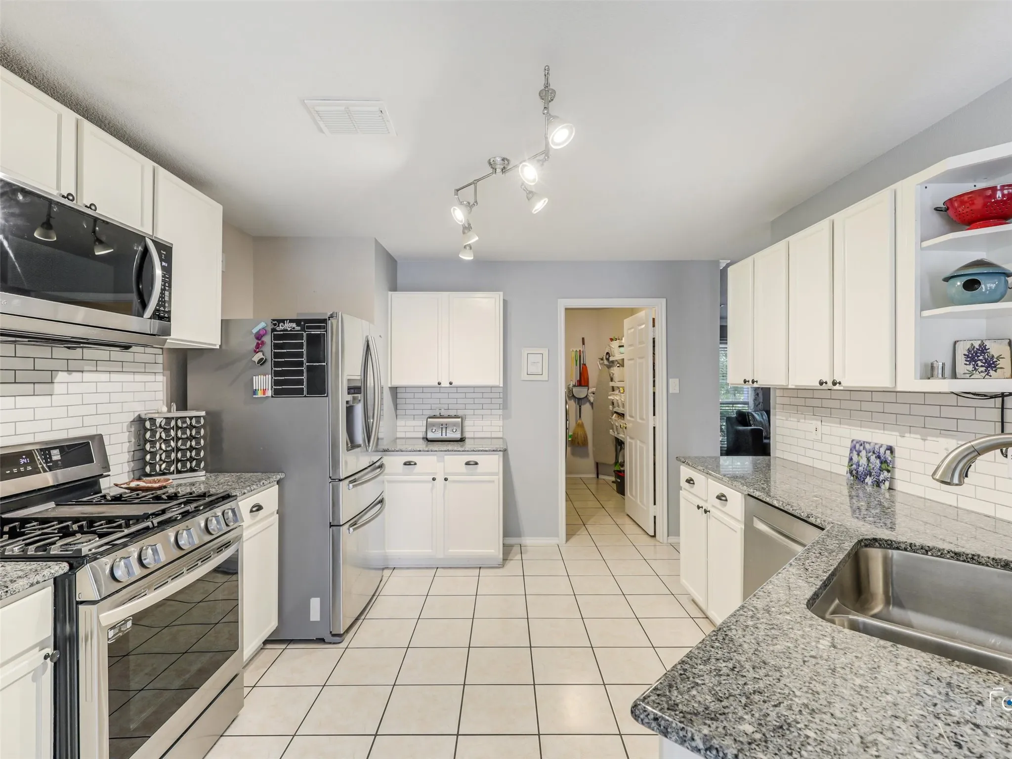 Single Family Residence For Sale in Grayson County , 1609 Timberline Lane, Sherman, Texas 75092, 5 Bedroom, 3 Bathroom, 2 Garage spaces, 2,515 Sqft, built in 2003, mls#21329172, Real Estate Agent in Sherman, Homes For Sale in Grayson county, Homes For Sale in Sherman, Realtor in Sherman Texas, Real Estate Brokerage Independent Realty Texas, Luminita Cordes Realtor