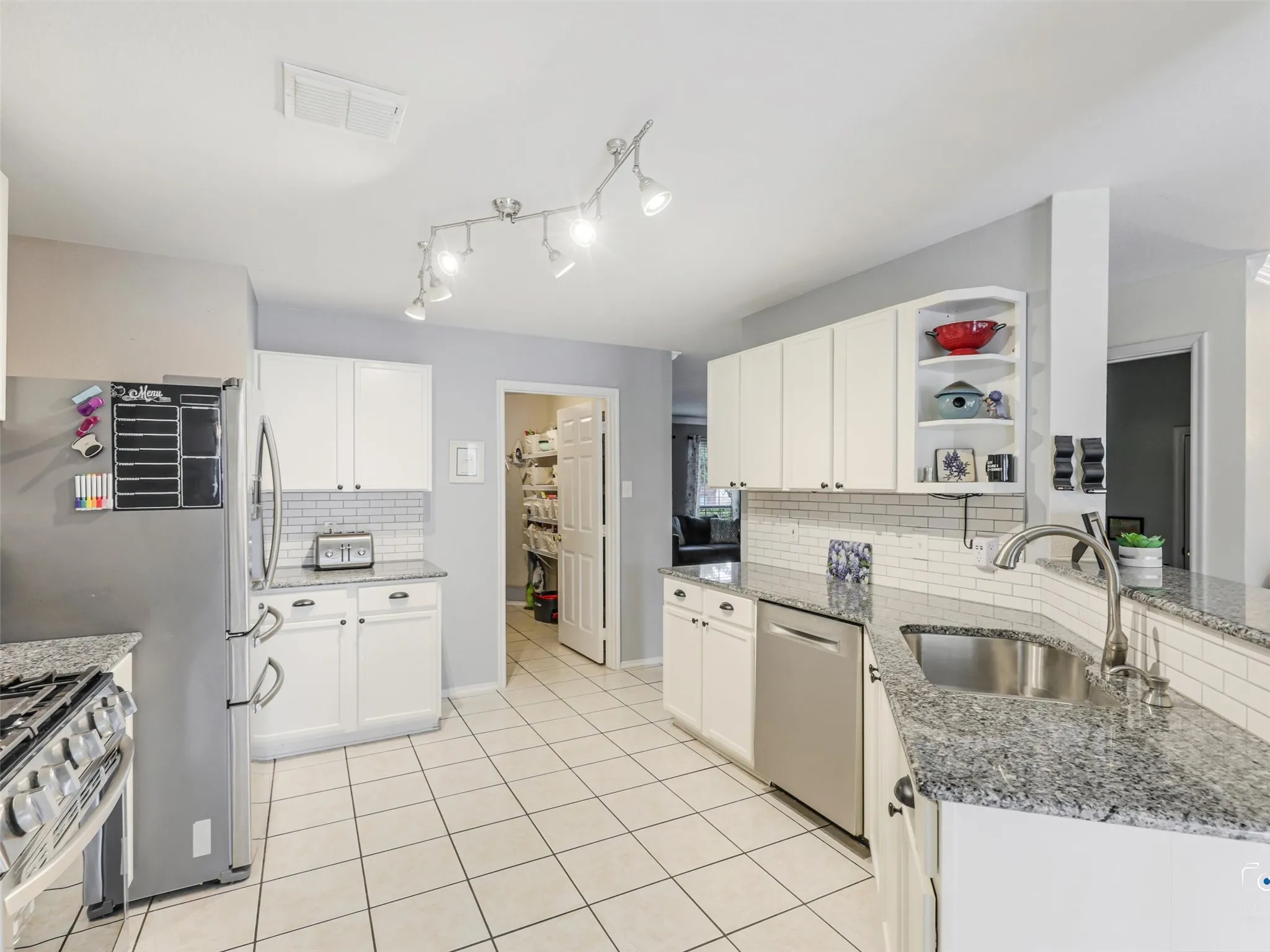 Single Family Residence For Sale in Grayson County , 1609 Timberline Lane, Sherman, Texas 75092, 5 Bedroom, 3 Bathroom, 2 Garage spaces, 2,515 Sqft, built in 2003, mls#21329172, Real Estate Agent in Sherman, Homes For Sale in Grayson county, Homes For Sale in Sherman, Realtor in Sherman Texas, Real Estate Brokerage Independent Realty Texas, Luminita Cordes Realtor