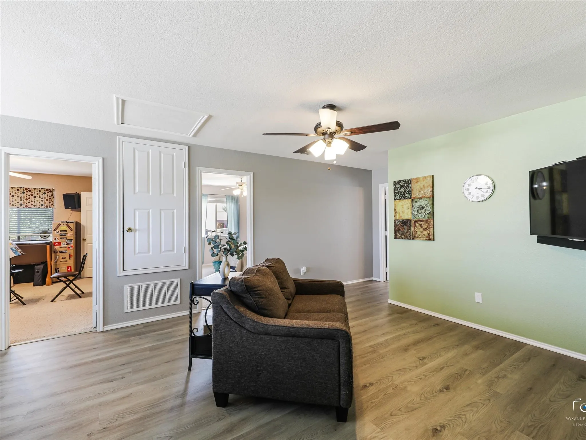 Single Family Residence For Sale in Grayson County , 1609 Timberline Lane, Sherman, Texas 75092, 5 Bedroom, 3 Bathroom, 2 Garage spaces, 2,515 Sqft, built in 2003, mls#21329172, Real Estate Agent in Sherman, Homes For Sale in Grayson county, Homes For Sale in Sherman, Realtor in Sherman Texas, Real Estate Brokerage Independent Realty Texas, Luminita Cordes Realtor