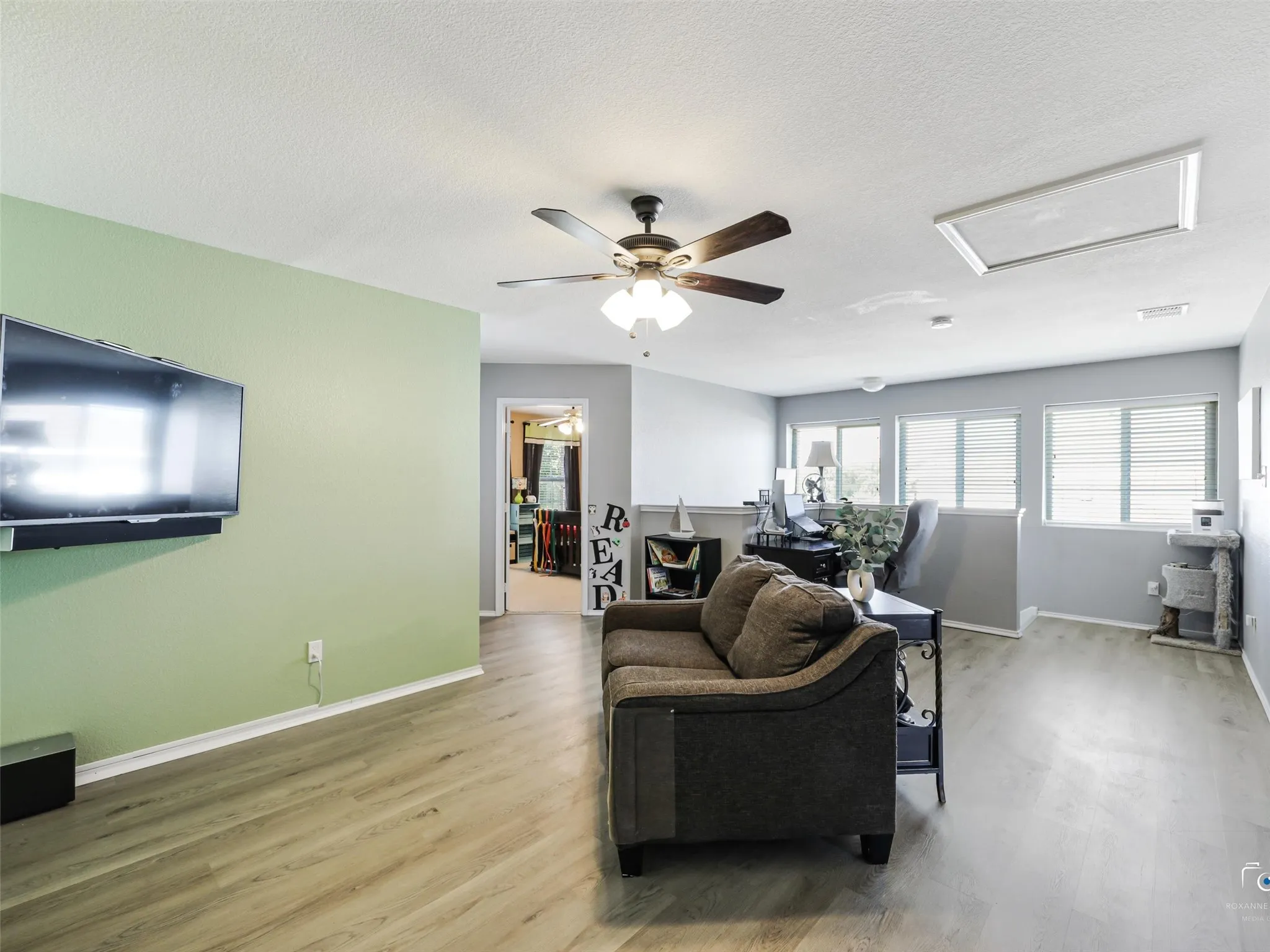 Single Family Residence For Sale in Grayson County , 1609 Timberline Lane, Sherman, Texas 75092, 5 Bedroom, 3 Bathroom, 2 Garage spaces, 2,515 Sqft, built in 2003, mls#21329172, Real Estate Agent in Sherman, Homes For Sale in Grayson county, Homes For Sale in Sherman, Realtor in Sherman Texas, Real Estate Brokerage Independent Realty Texas, Luminita Cordes Realtor
