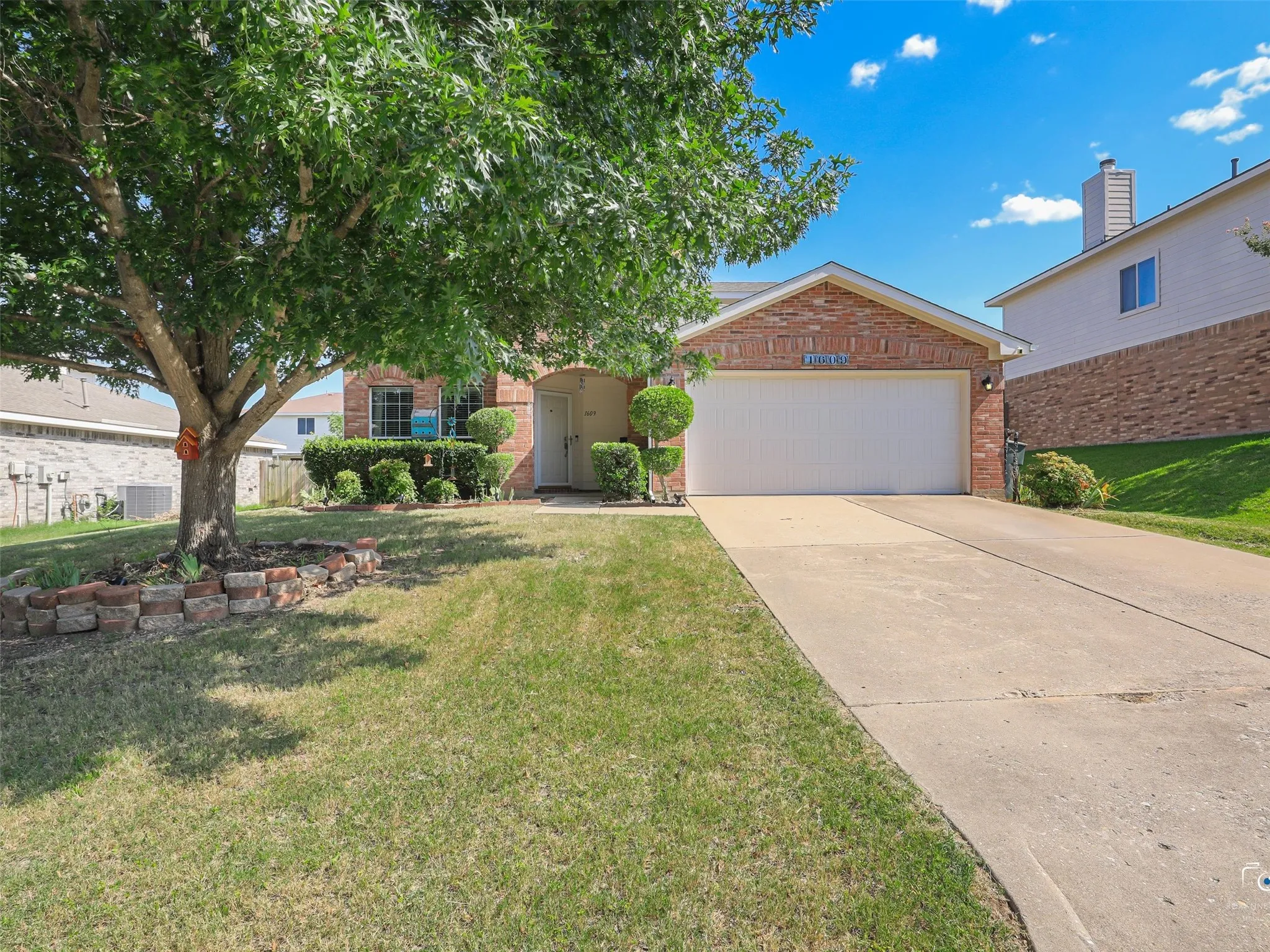 Single Family Residence For Sale in Grayson County , 1609 Timberline Lane, Sherman, Texas 75092, 5 Bedroom, 3 Bathroom, 2 Garage spaces, 2,515 Sqft, built in 2003, mls#21329172, Real Estate Agent in Sherman, Homes For Sale in Grayson county, Homes For Sale in Sherman, Realtor in Sherman Texas, Real Estate Brokerage Independent Realty Texas, Luminita Cordes Realtor