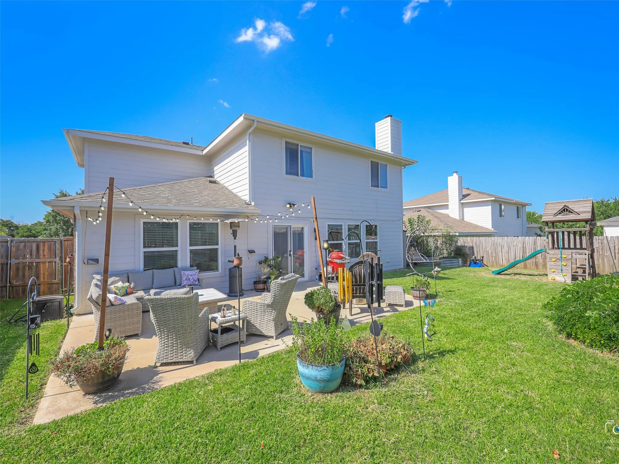 Single Family Residence For Sale in Grayson County , 1609 Timberline Lane, Sherman, Texas 75092, 5 Bedroom, 3 Bathroom, 2 Garage spaces, 2,515 Sqft, built in 2003, mls#21329172, Real Estate Agent in Sherman, Homes For Sale in Grayson county, Homes For Sale in Sherman, Realtor in Sherman Texas, Real Estate Brokerage Independent Realty Texas, Luminita Cordes Realtor