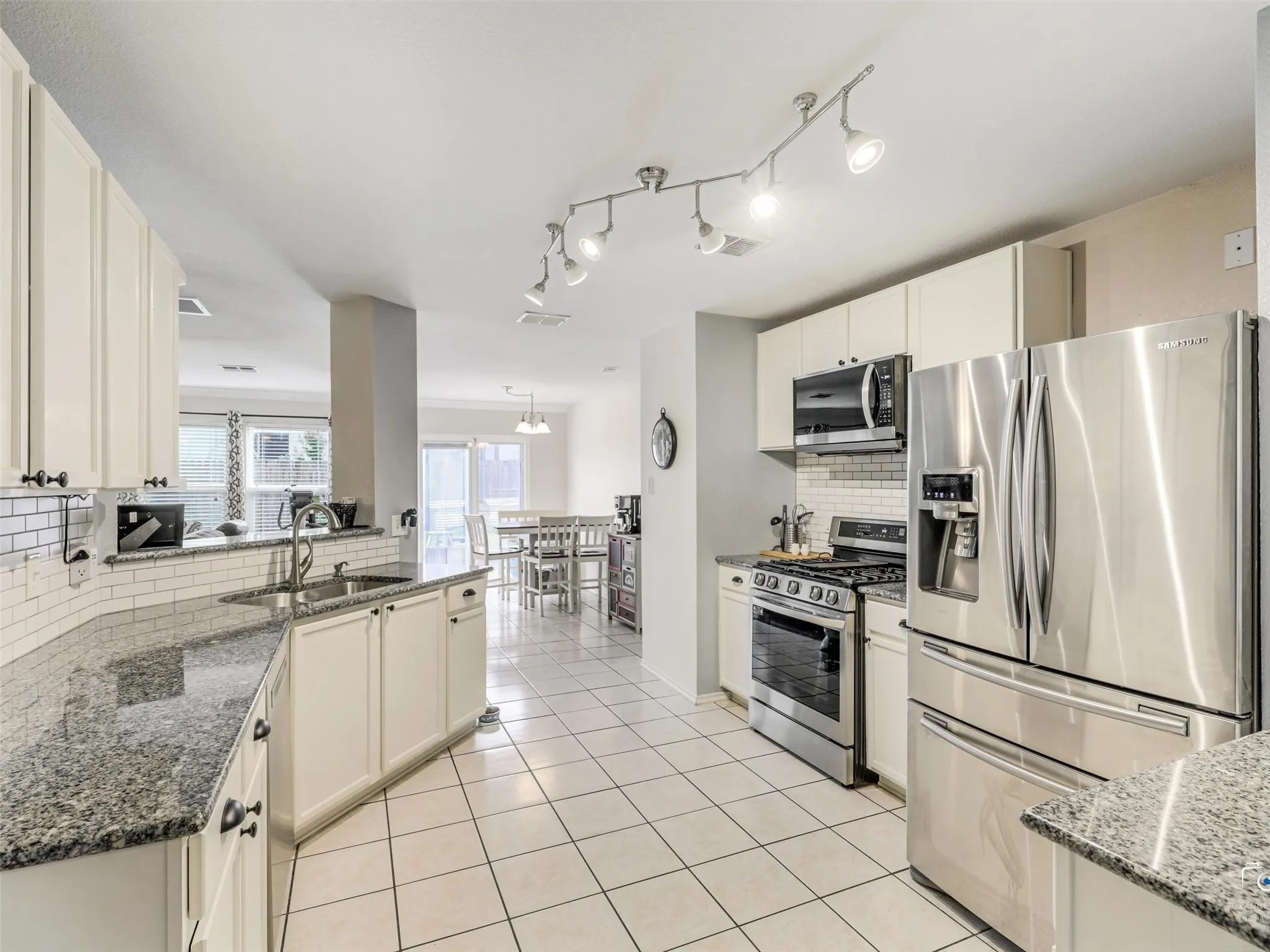 Single Family Residence For Sale in Grayson County , 1609 Timberline Lane, Sherman, Texas 75092, 5 Bedroom, 3 Bathroom, 2 Garage spaces, 2,515 Sqft, built in 2003, mls#21329172, Real Estate Agent in Sherman, Homes For Sale in Grayson county, Homes For Sale in Sherman, Realtor in Sherman Texas, Real Estate Brokerage Independent Realty Texas, Luminita Cordes Realtor