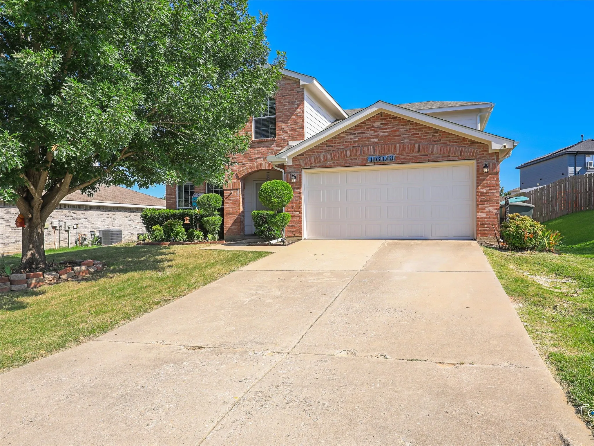Single Family Residence For Sale in Grayson County , 1609 Timberline Lane, Sherman, Texas 75092, 5 Bedroom, 3 Bathroom, 2 Garage spaces, 2,515 Sqft, built in 2003, mls#21329172, Real Estate Agent in Sherman, Homes For Sale in Grayson county, Homes For Sale in Sherman, Realtor in Sherman Texas, Real Estate Brokerage Independent Realty Texas, Luminita Cordes Realtor
