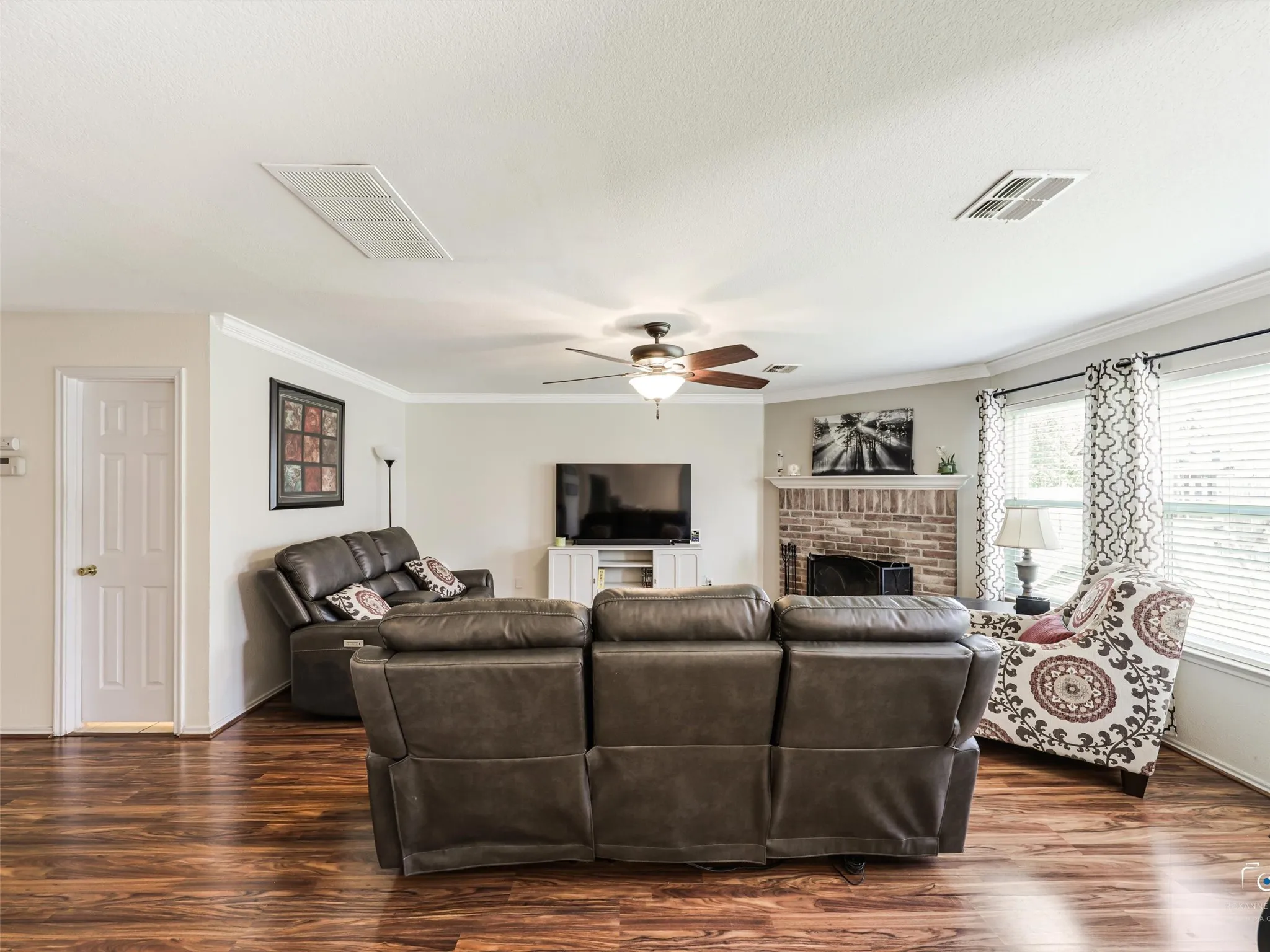 Single Family Residence For Sale in Grayson County , 1609 Timberline Lane, Sherman, Texas 75092, 5 Bedroom, 3 Bathroom, 2 Garage spaces, 2,515 Sqft, built in 2003, mls#21329172, Real Estate Agent in Sherman, Homes For Sale in Grayson county, Homes For Sale in Sherman, Realtor in Sherman Texas, Real Estate Brokerage Independent Realty Texas, Luminita Cordes Realtor