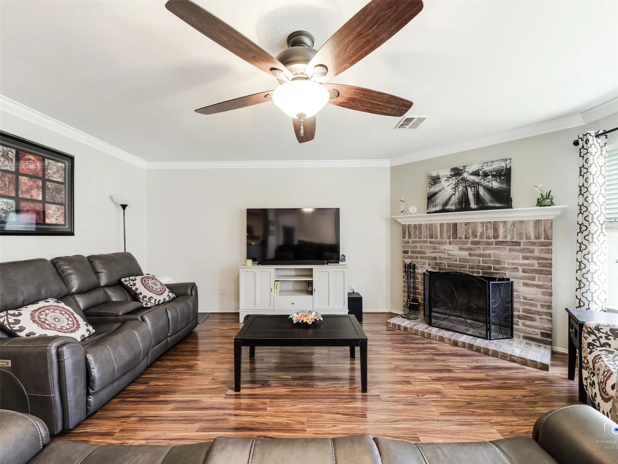 Single Family Residence For Sale in Grayson County , 1609 Timberline Lane, Sherman, Texas 75092, 5 Bedroom, 3 Bathroom, 2 Garage spaces, 2,515 Sqft, built in 2003, mls#21329172, Real Estate Agent in Sherman, Homes For Sale in Grayson county, Homes For Sale in Sherman, Realtor in Sherman Texas, Real Estate Brokerage Independent Realty Texas, Luminita Cordes Realtor