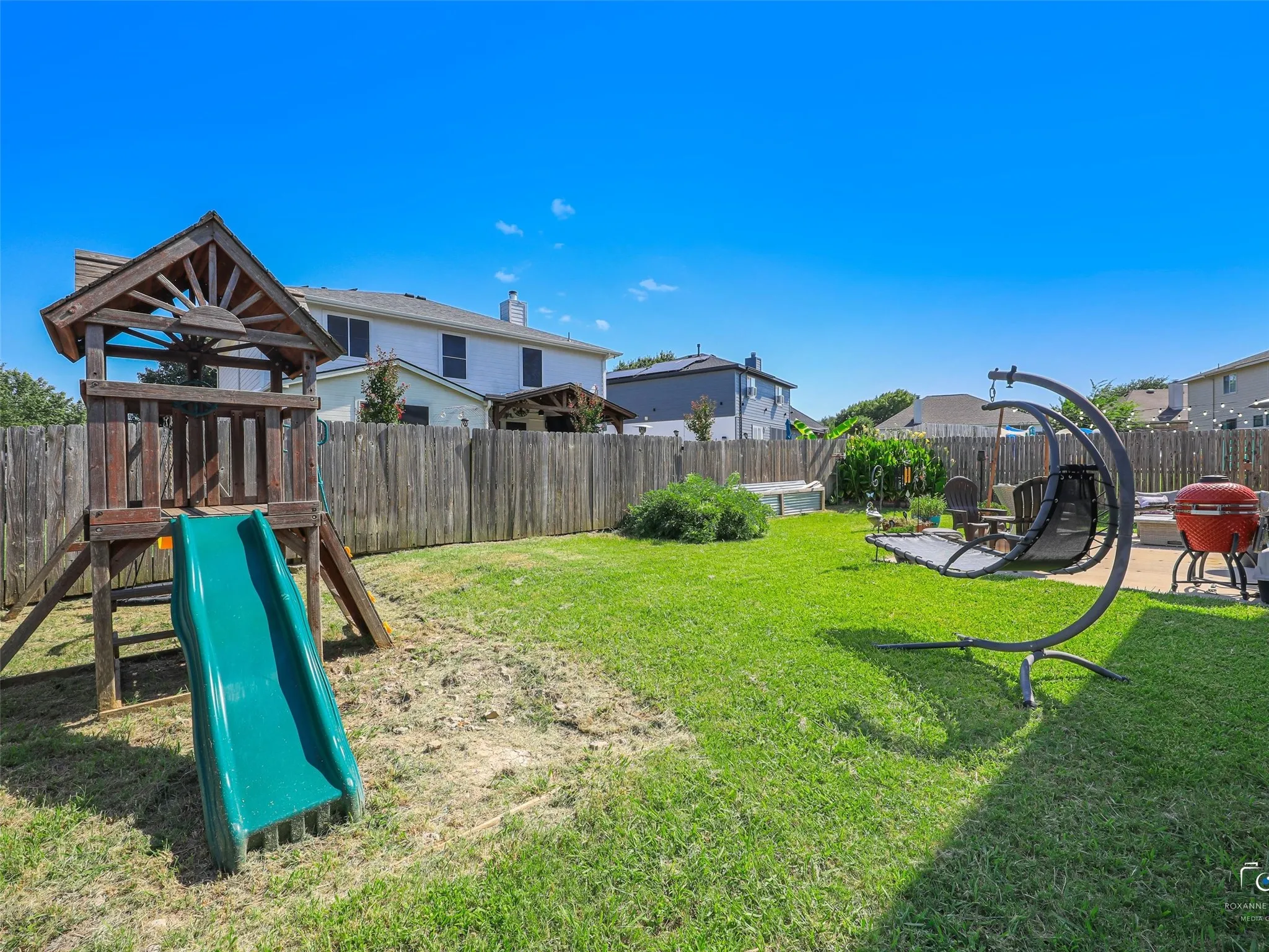 Single Family Residence For Sale in Grayson County , 1609 Timberline Lane, Sherman, Texas 75092, 5 Bedroom, 3 Bathroom, 2 Garage spaces, 2,515 Sqft, built in 2003, mls#21329172, Real Estate Agent in Sherman, Homes For Sale in Grayson county, Homes For Sale in Sherman, Realtor in Sherman Texas, Real Estate Brokerage Independent Realty Texas, Luminita Cordes Realtor