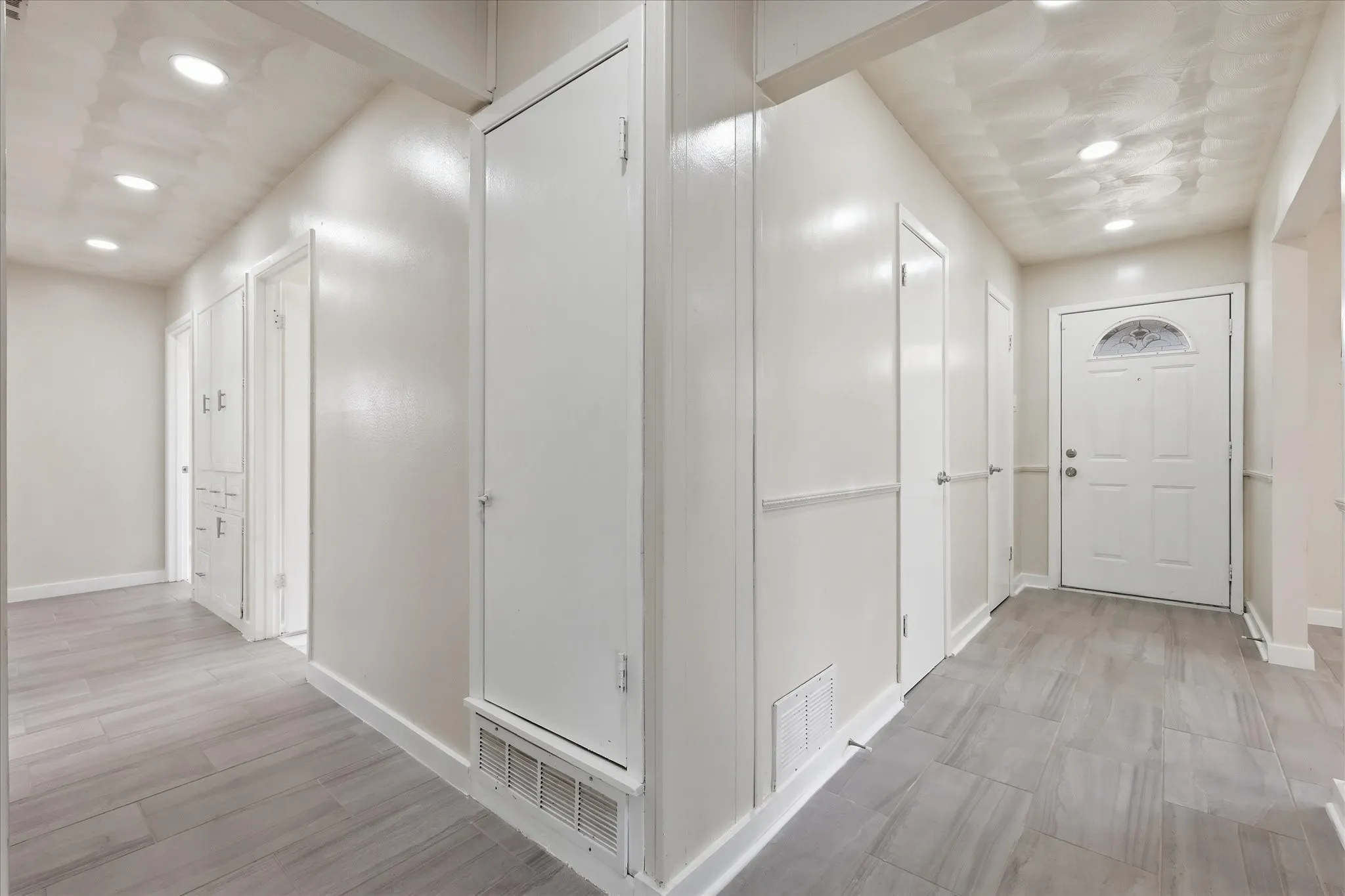 Single Family Residence For Sale in Dallas County , 3301 Hillsdale Lane, Garland, Texas 75042, 3 Bedroom, 2 Bathroom, 2 Garage spaces, 1,728 Sqft, built in 1969, mls#21329175, Real Estate Agent in Garland, Homes For Sale in Dallas county, Homes For Sale in Garland, Realtor in Garland Texas, Real Estate Brokerage Independent Realty Texas, Luminita Cordes Realtor