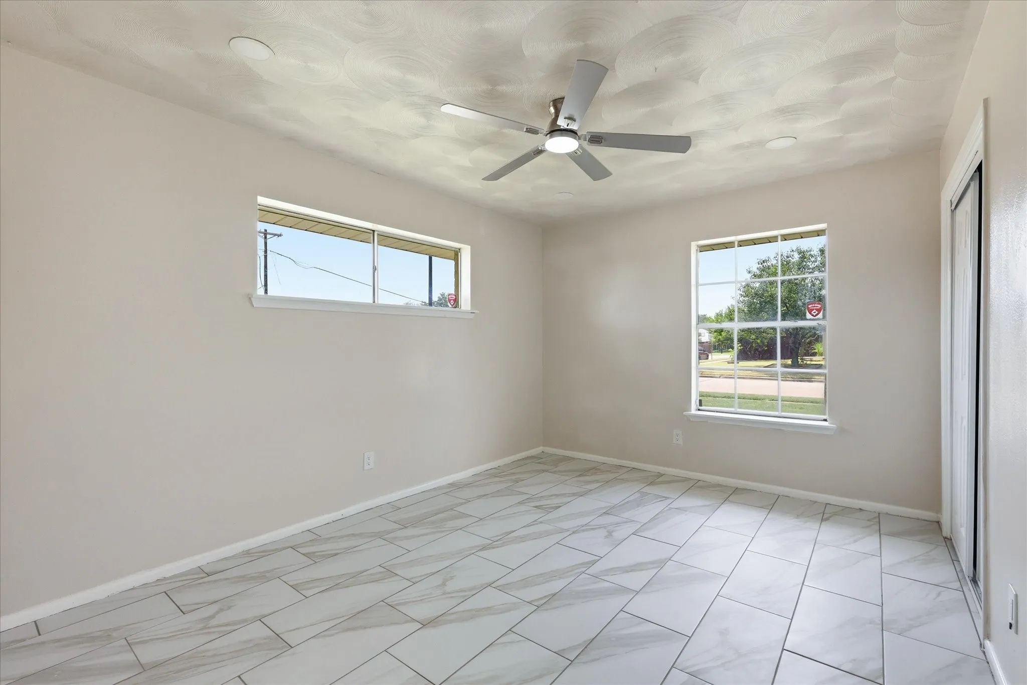 Single Family Residence For Sale in Dallas County , 3301 Hillsdale Lane, Garland, Texas 75042, 3 Bedroom, 2 Bathroom, 2 Garage spaces, 1,728 Sqft, built in 1969, mls#21329175, Real Estate Agent in Garland, Homes For Sale in Dallas county, Homes For Sale in Garland, Realtor in Garland Texas, Real Estate Brokerage Independent Realty Texas, Luminita Cordes Realtor