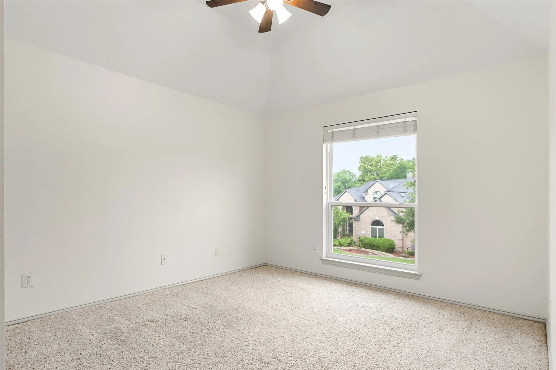 Single Family Residence For Sale in Dallas County , 966 Burns Crossing, Coppell, Texas 75019, 5 Bedroom, 5 Bathroom, 2 Garage spaces, 3,779 Sqft, built in 1994, mls#21332246, Real Estate Agent in Coppell, Homes For Sale in Dallas county, Homes For Sale in Coppell, Realtor in Coppell Texas, Real Estate Brokerage Independent Realty Texas, Luminita Cordes Realtor