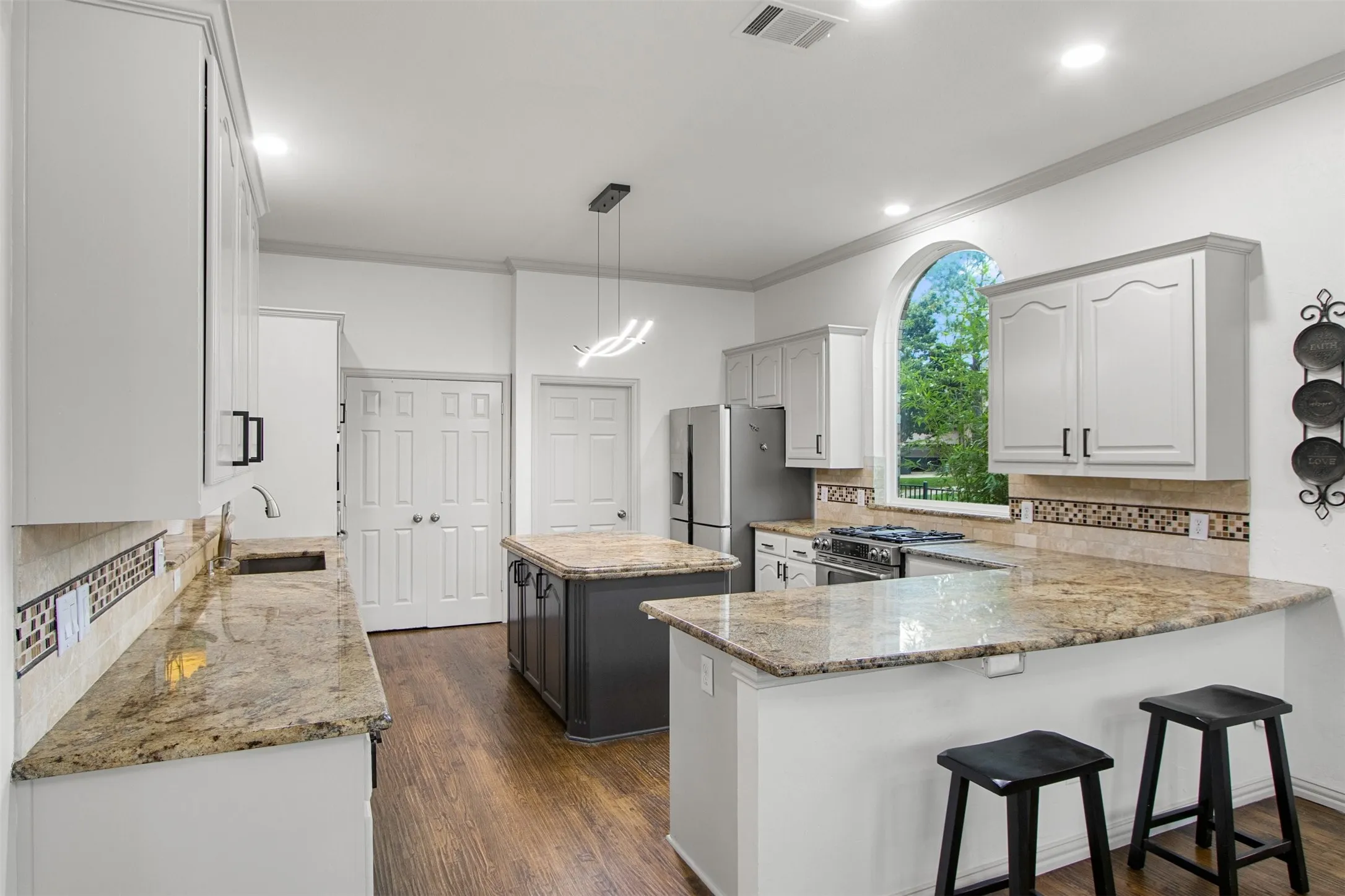 Single Family Residence For Sale in Dallas County , 966 Burns Crossing, Coppell, Texas 75019, 5 Bedroom, 5 Bathroom, 2 Garage spaces, 3,779 Sqft, built in 1994, mls#21332246, Real Estate Agent in Coppell, Homes For Sale in Dallas county, Homes For Sale in Coppell, Realtor in Coppell Texas, Real Estate Brokerage Independent Realty Texas, Luminita Cordes Realtor