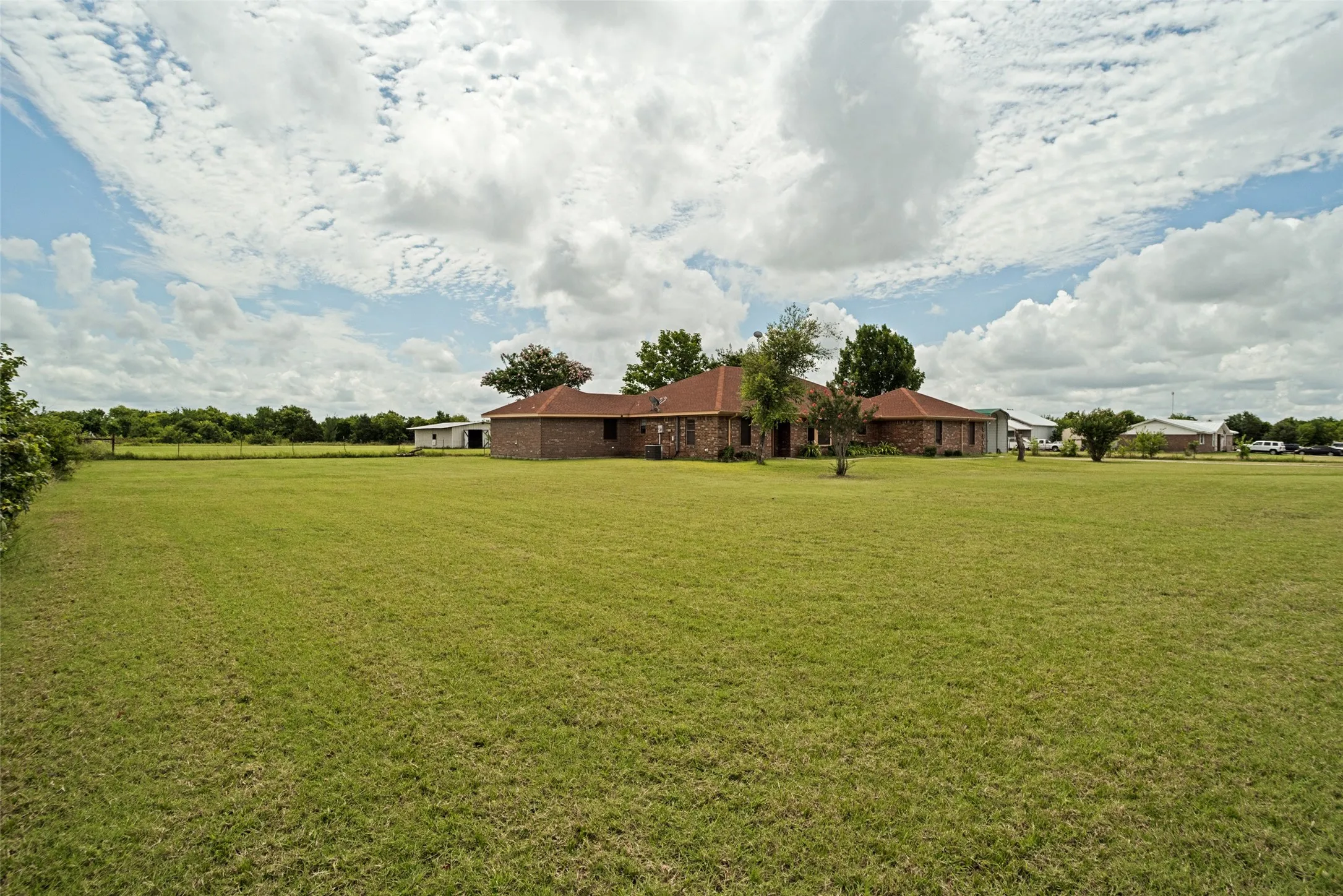 Single Family Residence For Sale in Hunt County , 3511 County Road 1108, Celeste, Texas 75423, 3 Bedroom, 3 Bathroom, 2 Garage spaces, 2,047 Sqft, built in 2006, Price $429,000, mls#21332237, Real Estate Agent in Celeste, Homes For Sale in Hunt county, Homes For Sale in Celeste, Realtor in Celeste Texas, Real Estate Brokerage Independent Realty Texas, Luminita Cordes Realtor