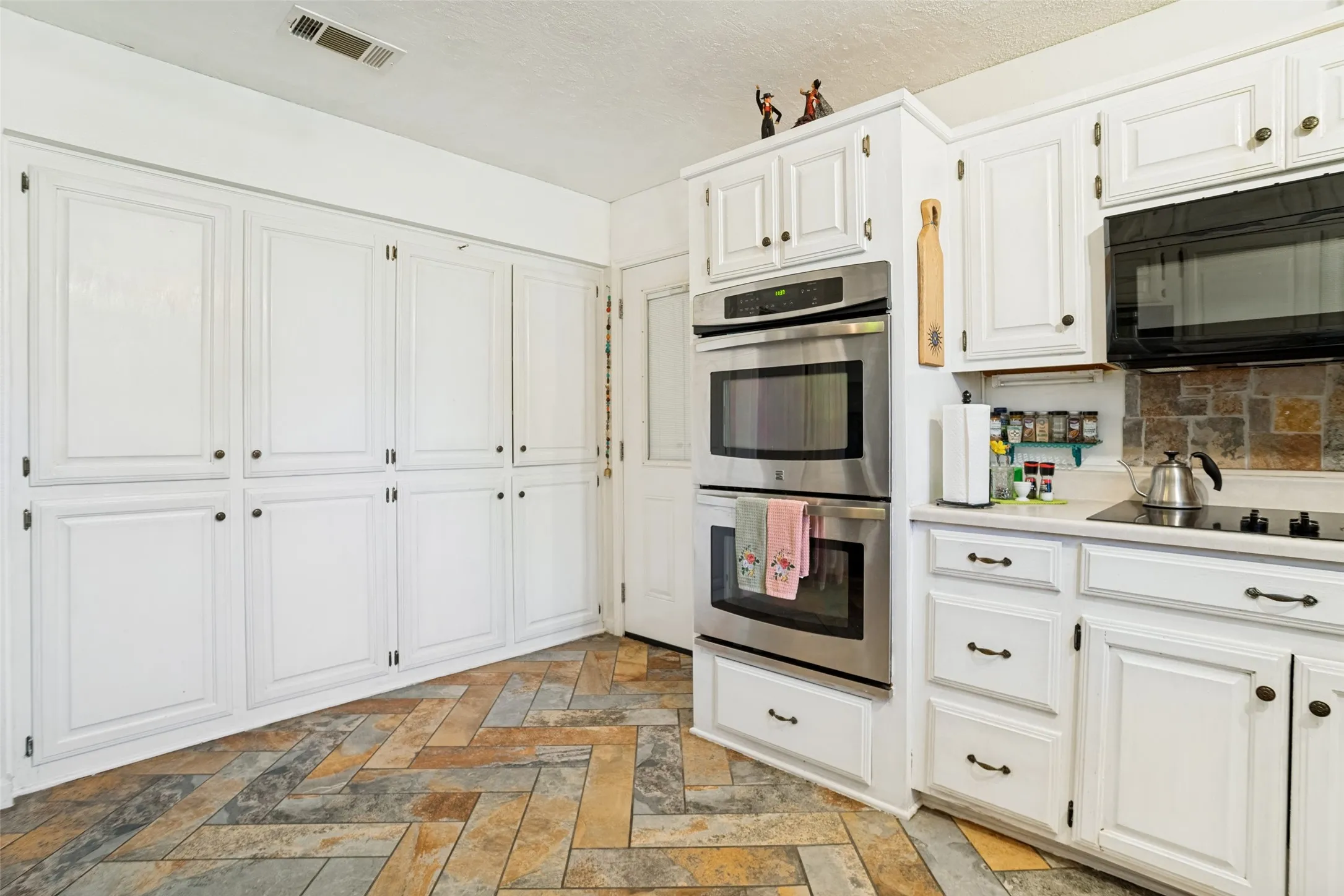 Single Family Residence For Sale in Hunt County , 3511 County Road 1108, Celeste, Texas 75423, 3 Bedroom, 3 Bathroom, 2 Garage spaces, 2,047 Sqft, built in 2006, Price $429,000, mls#21332237, Real Estate Agent in Celeste, Homes For Sale in Hunt county, Homes For Sale in Celeste, Realtor in Celeste Texas, Real Estate Brokerage Independent Realty Texas, Luminita Cordes Realtor