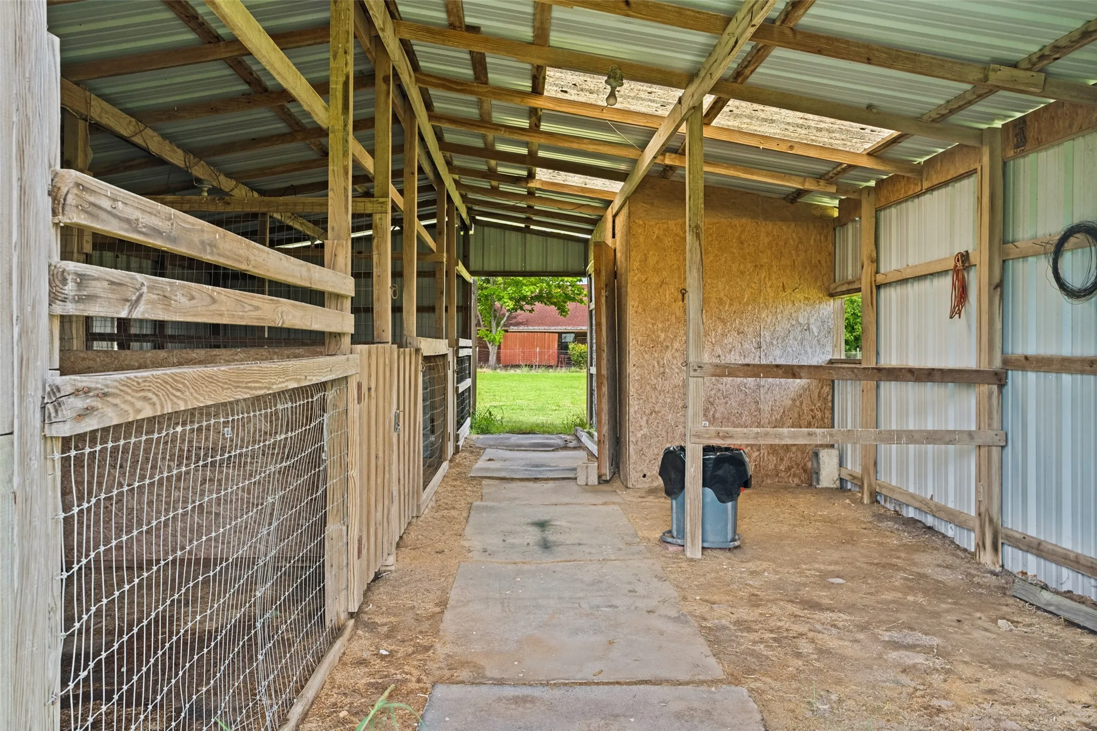 Single Family Residence For Sale in Hunt County , 3511 County Road 1108, Celeste, Texas 75423, 3 Bedroom, 3 Bathroom, 2 Garage spaces, 2,047 Sqft, built in 2006, Price $429,000, mls#21332237, Real Estate Agent in Celeste, Homes For Sale in Hunt county, Homes For Sale in Celeste, Realtor in Celeste Texas, Real Estate Brokerage Independent Realty Texas, Luminita Cordes Realtor