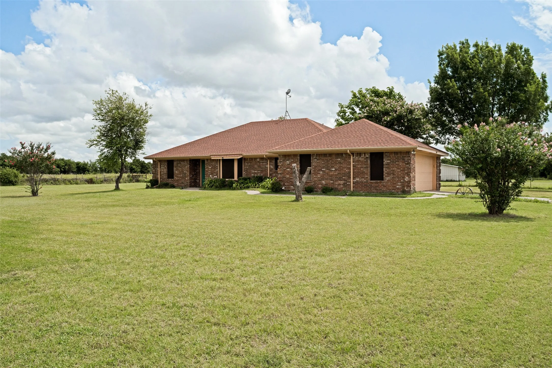 Single Family Residence For Sale in Hunt County , 3511 County Road 1108, Celeste, Texas 75423, 3 Bedroom, 3 Bathroom, 2 Garage spaces, 2,047 Sqft, built in 2006, Price $429,000, mls#21332237, Real Estate Agent in Celeste, Homes For Sale in Hunt county, Homes For Sale in Celeste, Realtor in Celeste Texas, Real Estate Brokerage Independent Realty Texas, Luminita Cordes Realtor