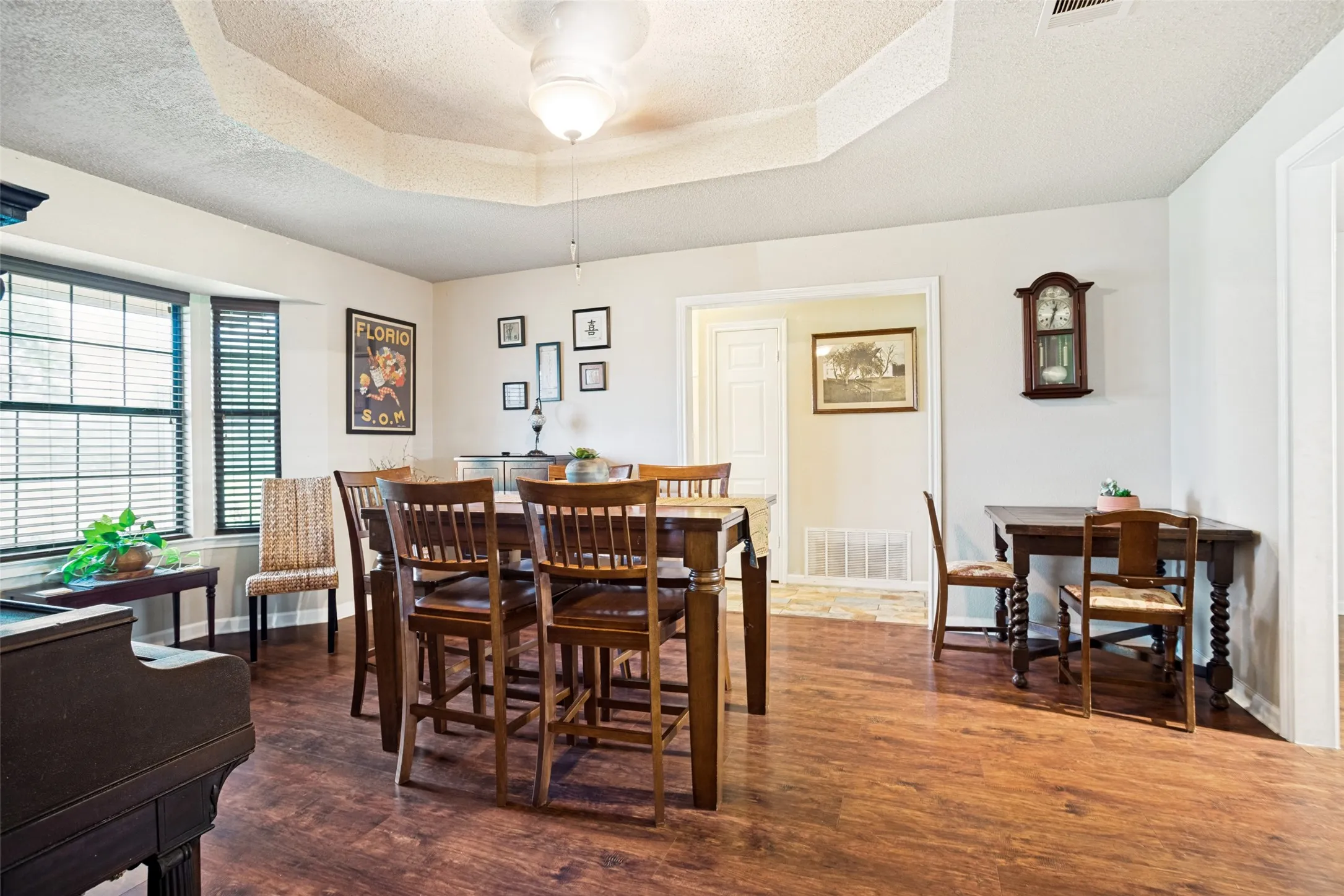 Single Family Residence For Sale in Hunt County , 3511 County Road 1108, Celeste, Texas 75423, 3 Bedroom, 3 Bathroom, 2 Garage spaces, 2,047 Sqft, built in 2006, Price $429,000, mls#21332237, Real Estate Agent in Celeste, Homes For Sale in Hunt county, Homes For Sale in Celeste, Realtor in Celeste Texas, Real Estate Brokerage Independent Realty Texas, Luminita Cordes Realtor