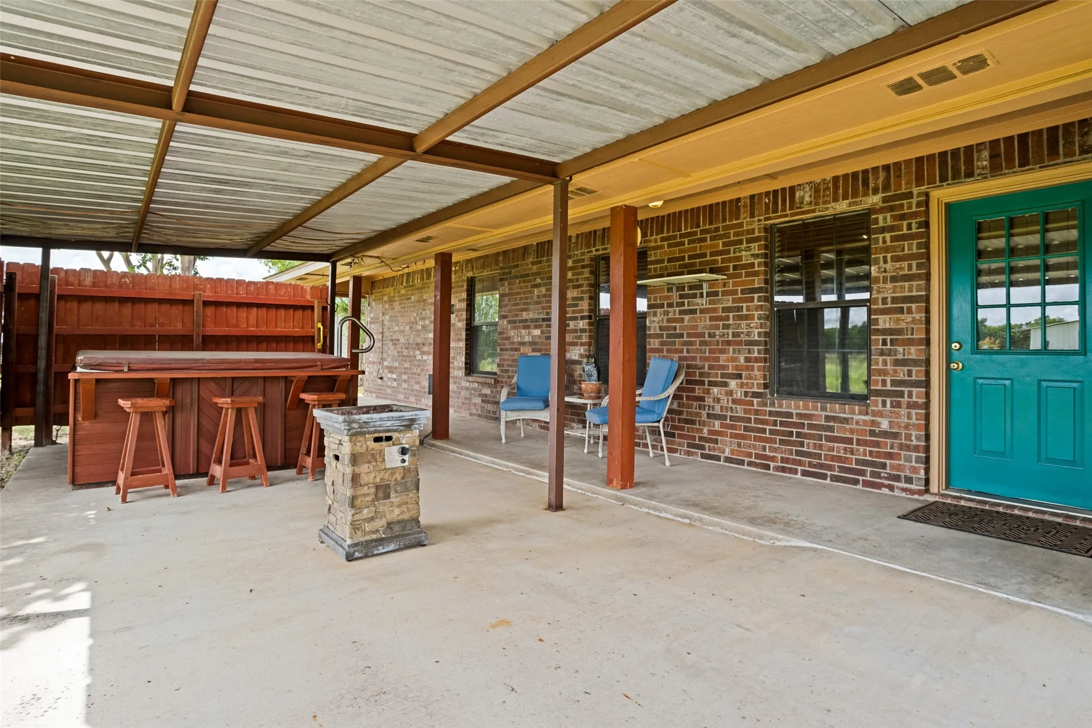 Single Family Residence For Sale in Hunt County , 3511 County Road 1108, Celeste, Texas 75423, 3 Bedroom, 3 Bathroom, 2 Garage spaces, 2,047 Sqft, built in 2006, Price $429,000, mls#21332237, Real Estate Agent in Celeste, Homes For Sale in Hunt county, Homes For Sale in Celeste, Realtor in Celeste Texas, Real Estate Brokerage Independent Realty Texas, Luminita Cordes Realtor