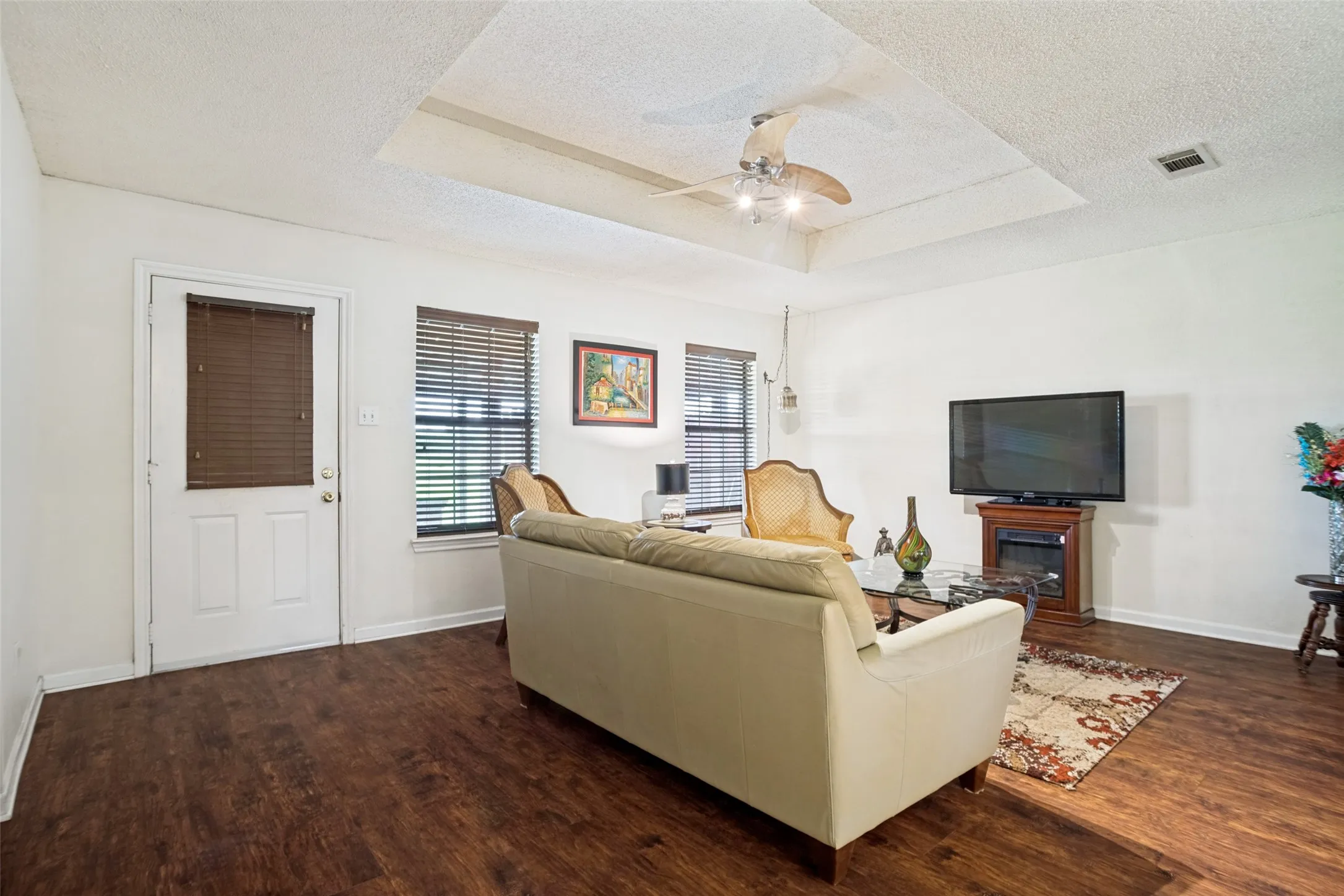 Single Family Residence For Sale in Hunt County , 3511 County Road 1108, Celeste, Texas 75423, 3 Bedroom, 3 Bathroom, 2 Garage spaces, 2,047 Sqft, built in 2006, Price $429,000, mls#21332237, Real Estate Agent in Celeste, Homes For Sale in Hunt county, Homes For Sale in Celeste, Realtor in Celeste Texas, Real Estate Brokerage Independent Realty Texas, Luminita Cordes Realtor
