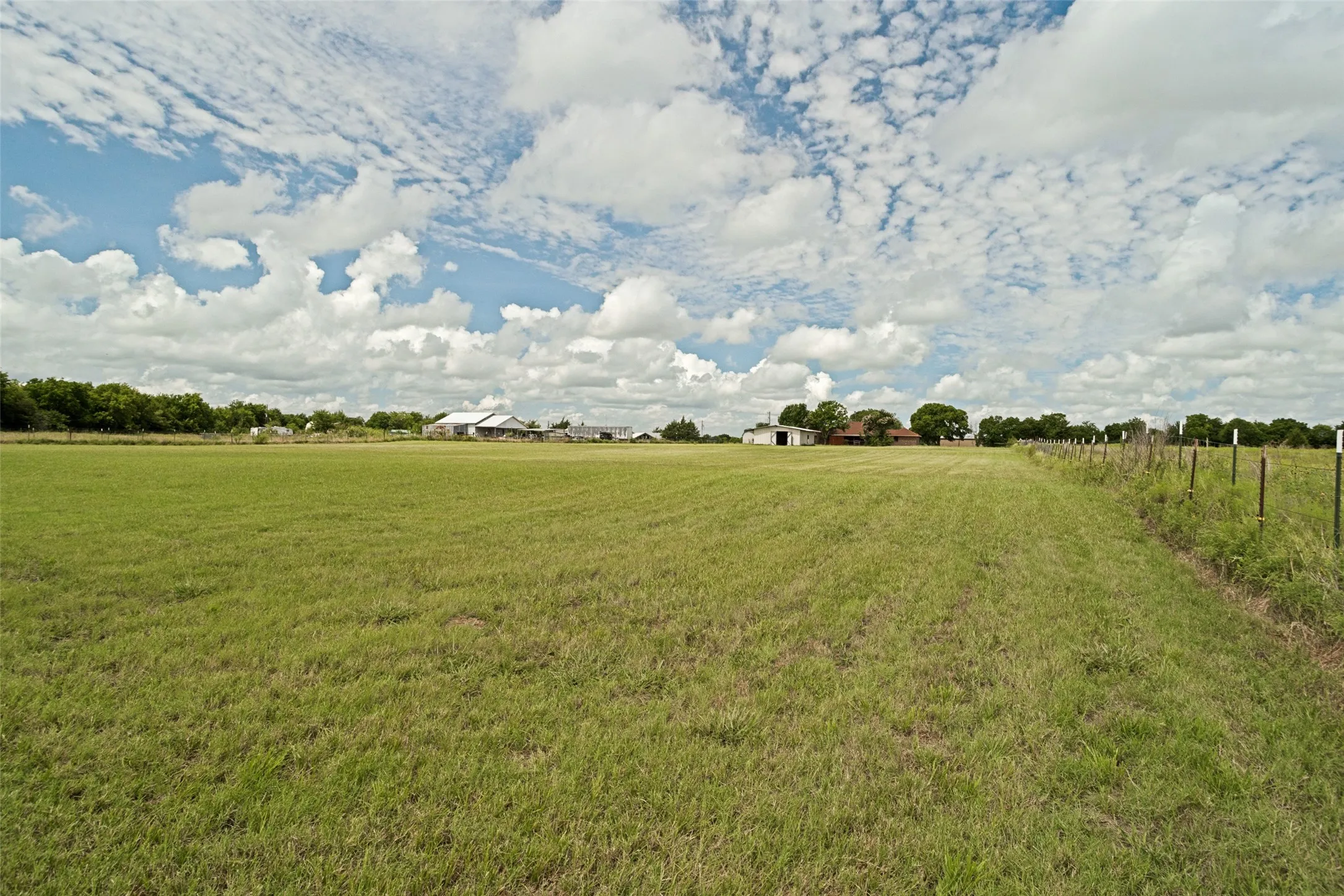 Single Family Residence For Sale in Hunt County , 3511 County Road 1108, Celeste, Texas 75423, 3 Bedroom, 3 Bathroom, 2 Garage spaces, 2,047 Sqft, built in 2006, Price $429,000, mls#21332237, Real Estate Agent in Celeste, Homes For Sale in Hunt county, Homes For Sale in Celeste, Realtor in Celeste Texas, Real Estate Brokerage Independent Realty Texas, Luminita Cordes Realtor