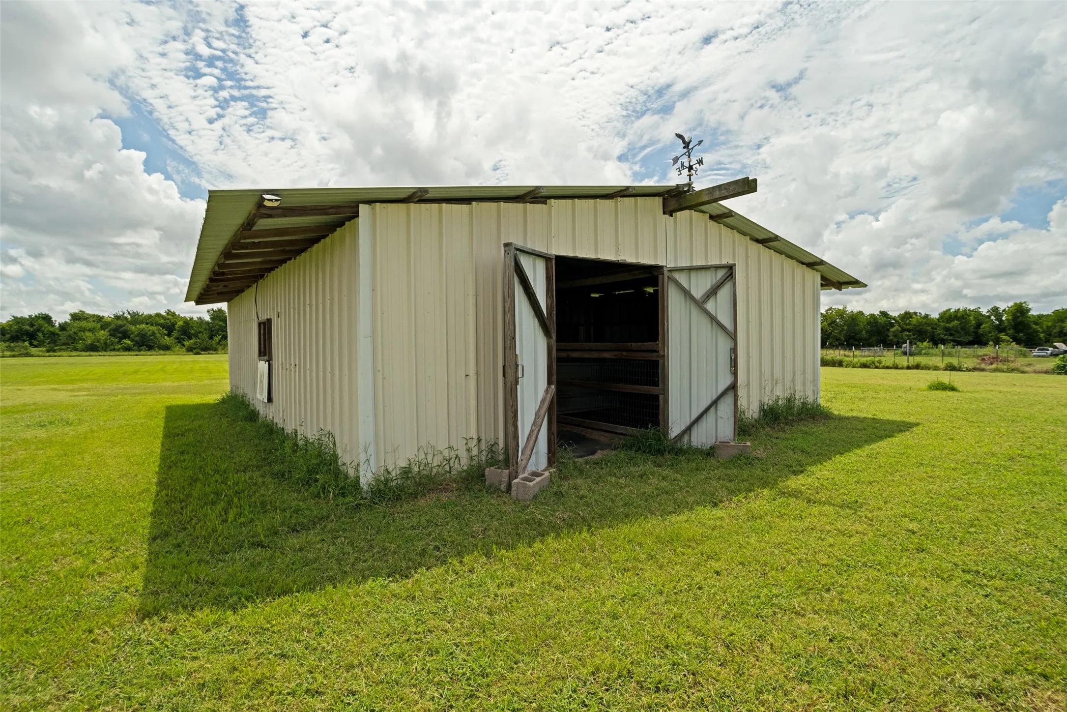 Single Family Residence For Sale in Hunt County , 3511 County Road 1108, Celeste, Texas 75423, 3 Bedroom, 3 Bathroom, 2 Garage spaces, 2,047 Sqft, built in 2006, Price $429,000, mls#21332237, Real Estate Agent in Celeste, Homes For Sale in Hunt county, Homes For Sale in Celeste, Realtor in Celeste Texas, Real Estate Brokerage Independent Realty Texas, Luminita Cordes Realtor