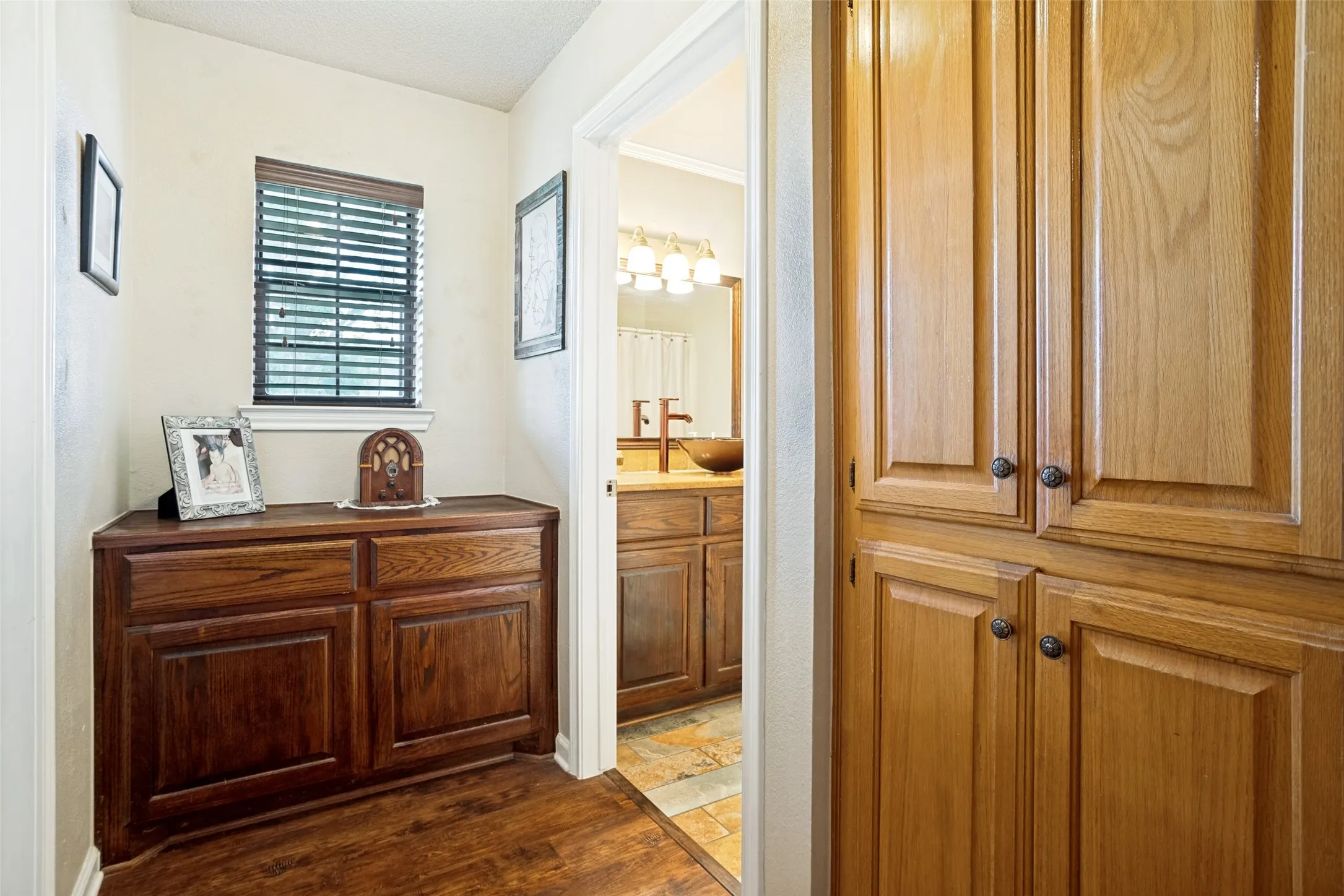 Single Family Residence For Sale in Hunt County , 3511 County Road 1108, Celeste, Texas 75423, 3 Bedroom, 3 Bathroom, 2 Garage spaces, 2,047 Sqft, built in 2006, Price $429,000, mls#21332237, Real Estate Agent in Celeste, Homes For Sale in Hunt county, Homes For Sale in Celeste, Realtor in Celeste Texas, Real Estate Brokerage Independent Realty Texas, Luminita Cordes Realtor