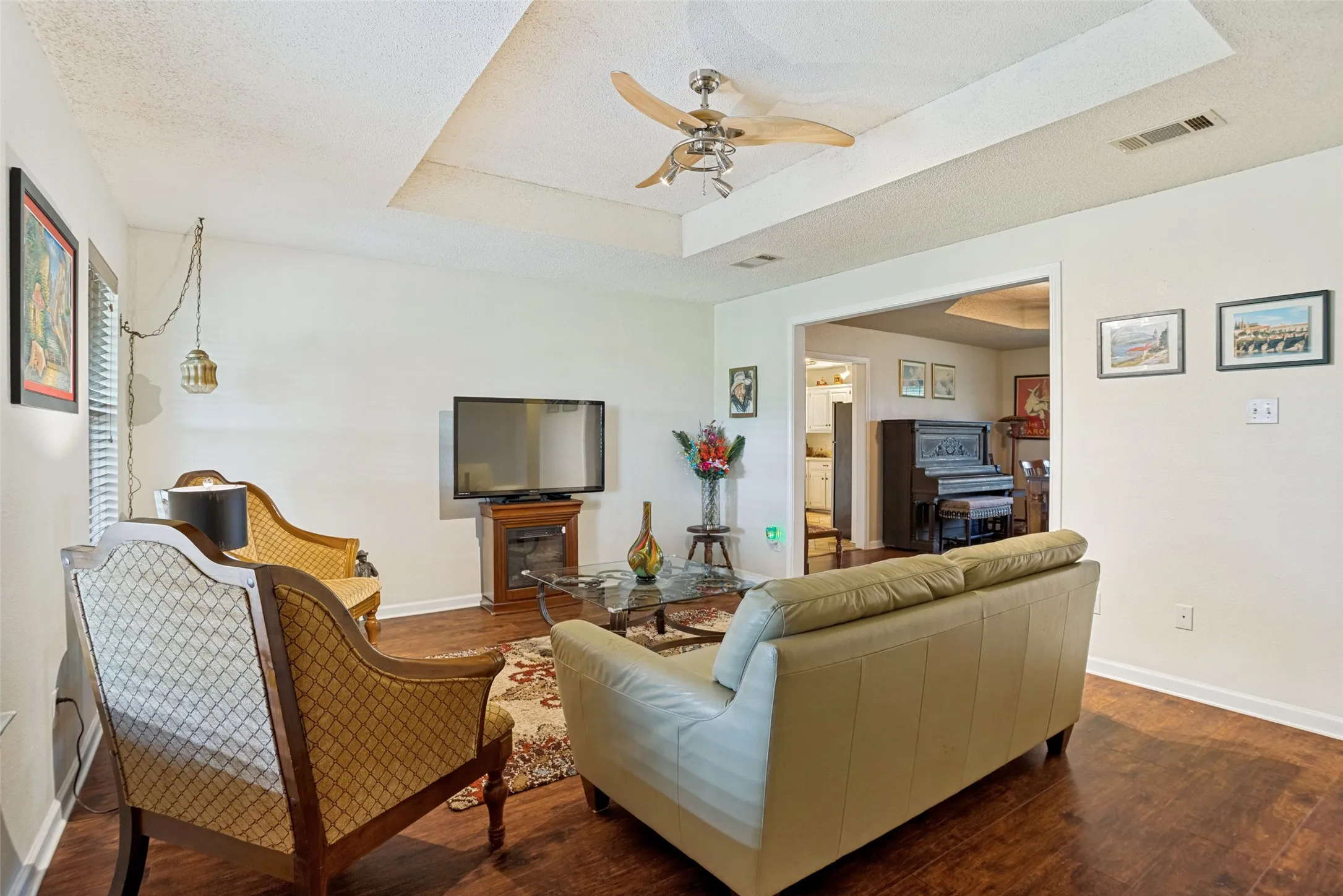 Single Family Residence For Sale in Hunt County , 3511 County Road 1108, Celeste, Texas 75423, 3 Bedroom, 3 Bathroom, 2 Garage spaces, 2,047 Sqft, built in 2006, Price $429,000, mls#21332237, Real Estate Agent in Celeste, Homes For Sale in Hunt county, Homes For Sale in Celeste, Realtor in Celeste Texas, Real Estate Brokerage Independent Realty Texas, Luminita Cordes Realtor
