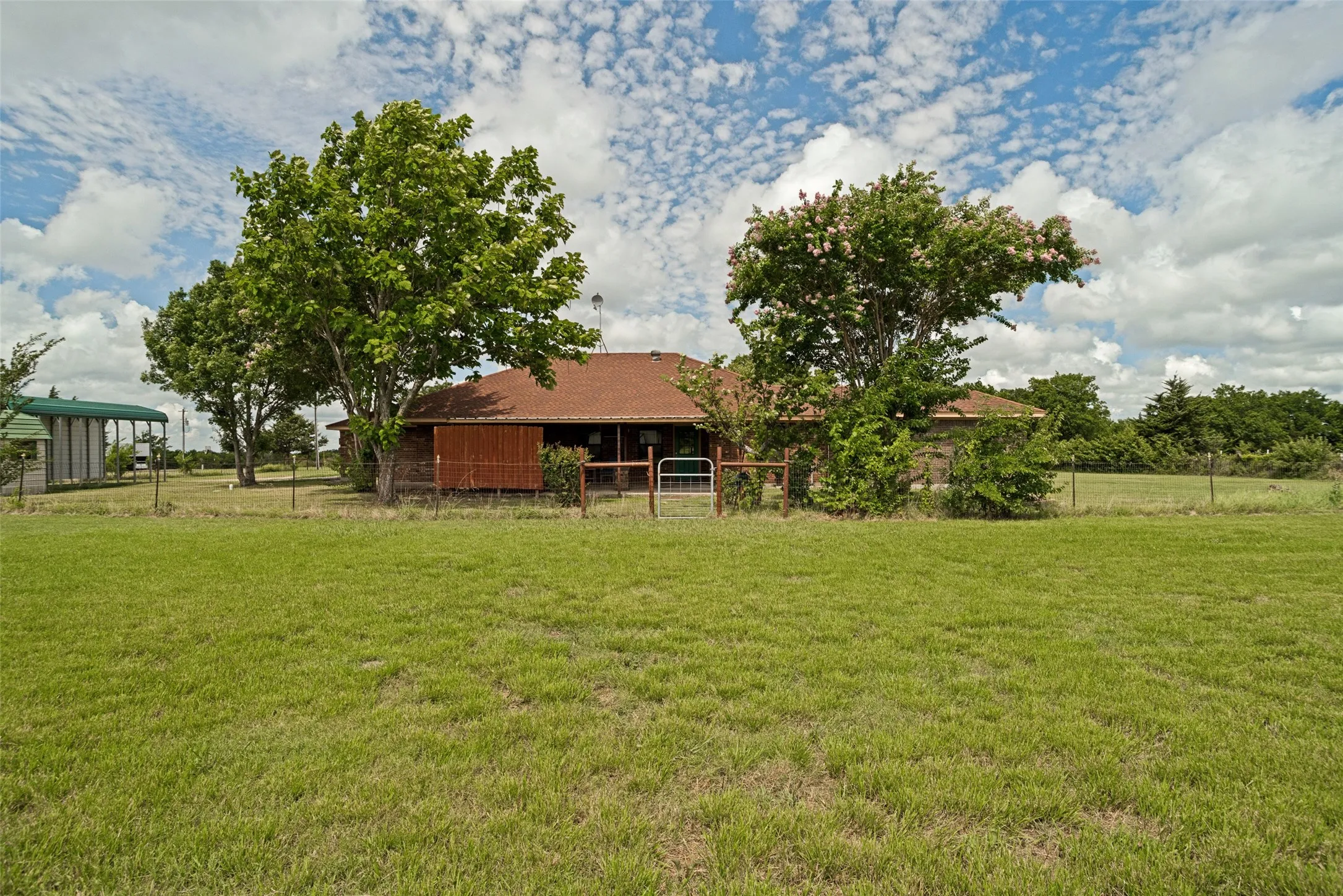 Single Family Residence For Sale in Hunt County , 3511 County Road 1108, Celeste, Texas 75423, 3 Bedroom, 3 Bathroom, 2 Garage spaces, 2,047 Sqft, built in 2006, Price $429,000, mls#21332237, Real Estate Agent in Celeste, Homes For Sale in Hunt county, Homes For Sale in Celeste, Realtor in Celeste Texas, Real Estate Brokerage Independent Realty Texas, Luminita Cordes Realtor