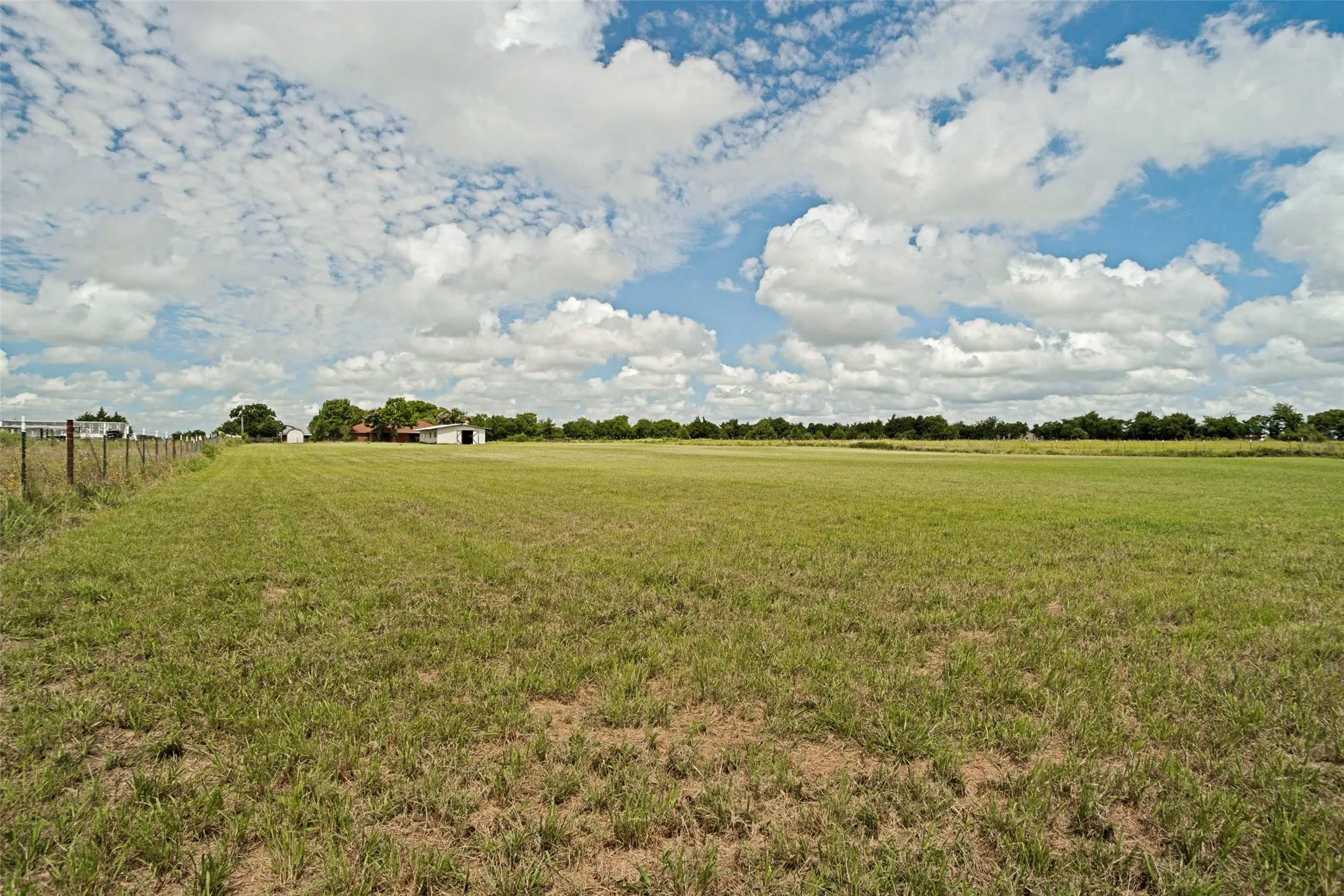 Single Family Residence For Sale in Hunt County , 3511 County Road 1108, Celeste, Texas 75423, 3 Bedroom, 3 Bathroom, 2 Garage spaces, 2,047 Sqft, built in 2006, Price $429,000, mls#21332237, Real Estate Agent in Celeste, Homes For Sale in Hunt county, Homes For Sale in Celeste, Realtor in Celeste Texas, Real Estate Brokerage Independent Realty Texas, Luminita Cordes Realtor