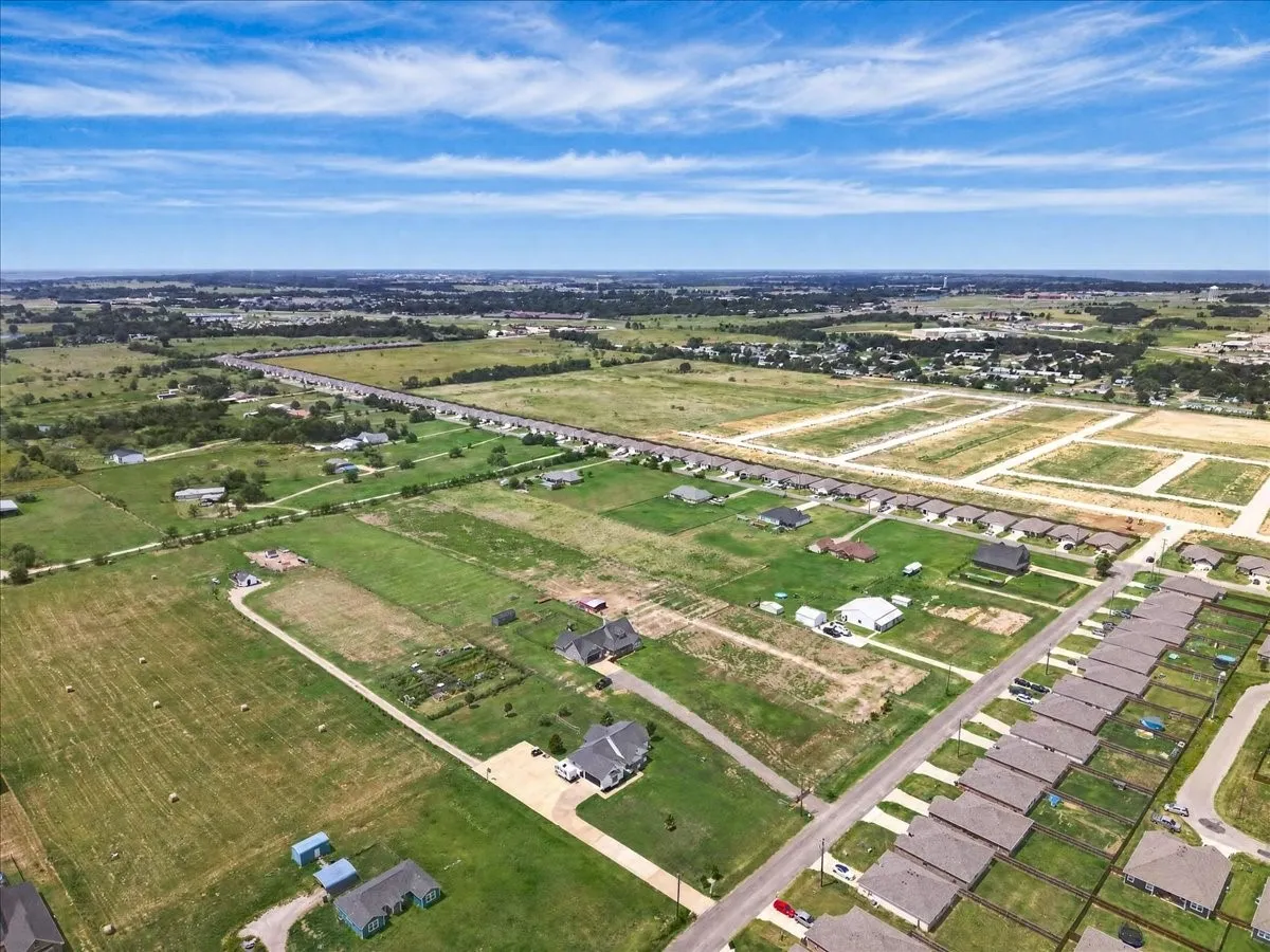 Single Family Residence For Sale in Kaufman County , 18220 County Road 4001, Mabank, Texas 75147, 3 Bedroom, 3 Bathroom, 2 Garage spaces, 1,989 Sqft, built in 2020, mls#21326772, Real Estate Agent in Mabank, Homes For Sale in Kaufman county, Homes For Sale in Mabank, Realtor in Mabank Texas, Real Estate Brokerage Independent Realty Texas, Luminita Cordes Realtor