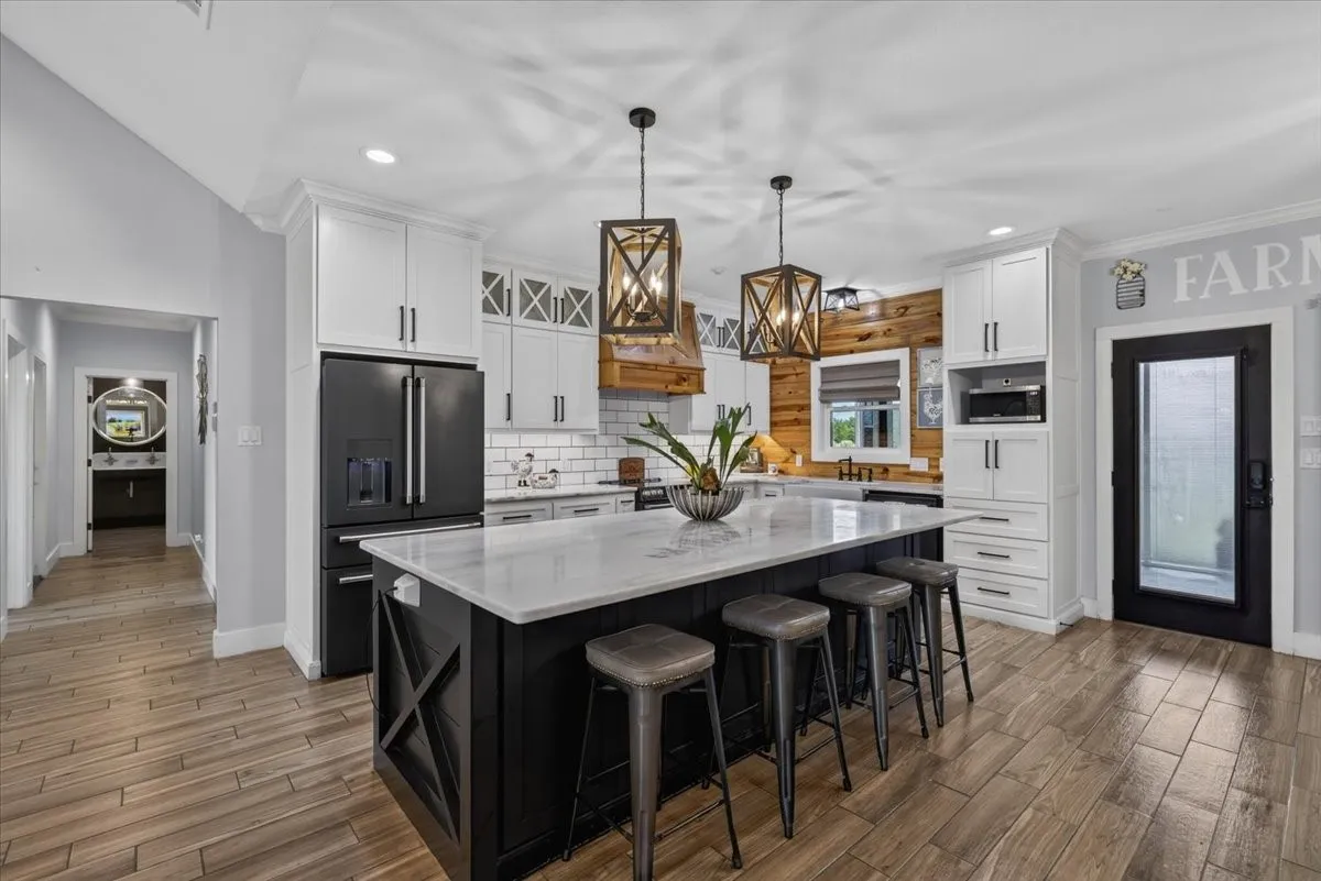 Single Family Residence For Sale in Kaufman County , 18220 County Road 4001, Mabank, Texas 75147, 3 Bedroom, 3 Bathroom, 2 Garage spaces, 1,989 Sqft, built in 2020, mls#21326772, Real Estate Agent in Mabank, Homes For Sale in Kaufman county, Homes For Sale in Mabank, Realtor in Mabank Texas, Real Estate Brokerage Independent Realty Texas, Luminita Cordes Realtor