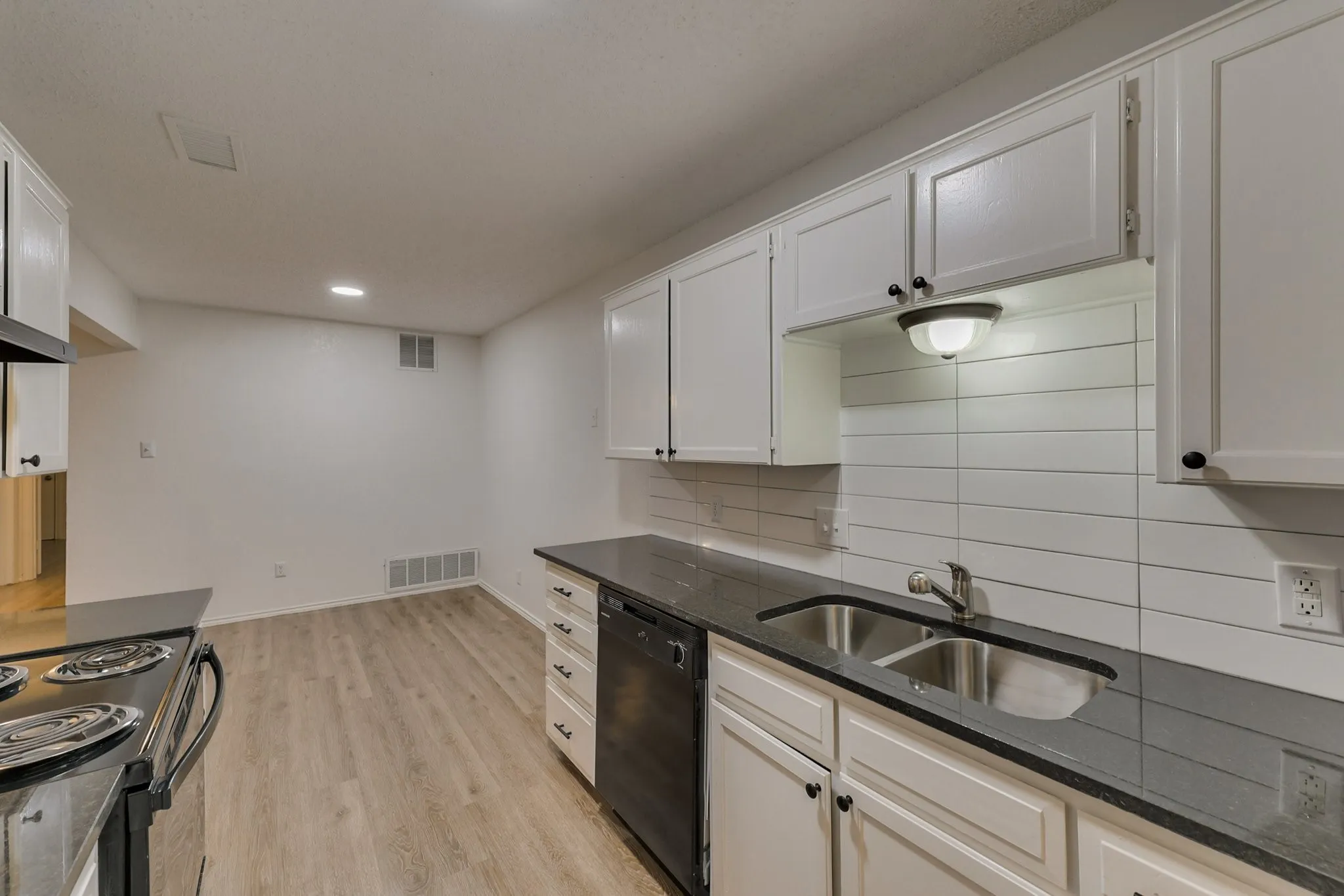 Duplex For Sale in Tarrant County , 1817 San Rafael Street, Fort Worth, Texas 76134, 4 Bedrooms, 2 Bathrooms, 2 Garage spaces, 0 Sqft, built in 1985, Price $349,000, mls#21332054, Real Estate Agent in Fort Worth, Homes For Sale in Tarrant county, Homes For Sale in Fort Worth, Realtor in Fort Worth Texas, Real Estate Brokerage Independent Realty Texas, Luminita Cordes Realtor