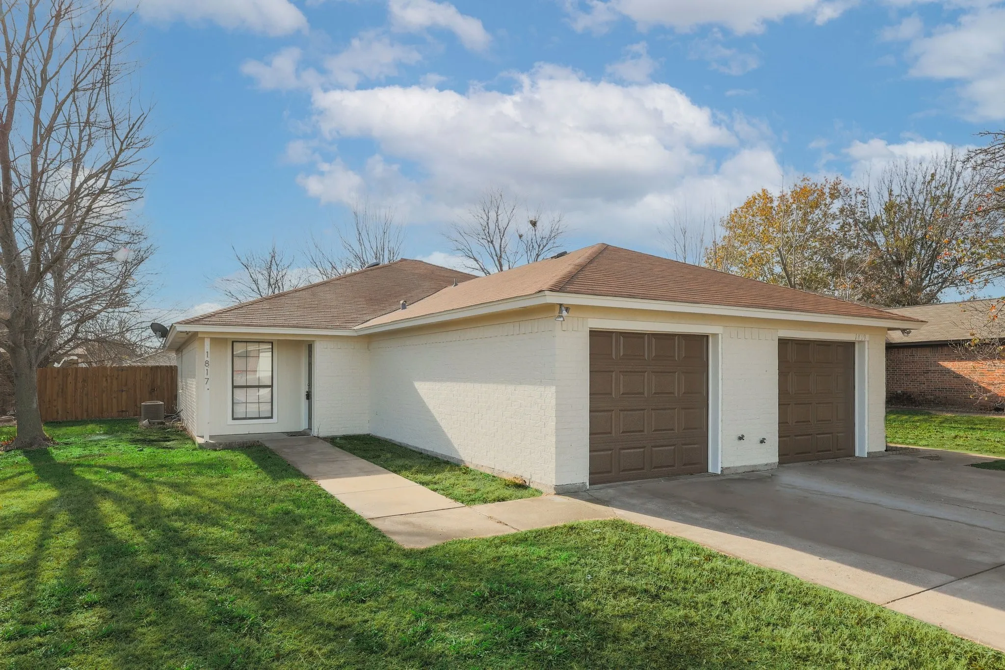 Duplex For Sale in Tarrant County , 1817 San Rafael Street, Fort Worth, Texas 76134, 4 Bedrooms, 2 Bathrooms, 2 Garage spaces, 0 Sqft, built in 1985, Price $349,000, mls#21332054, Real Estate Agent in Fort Worth, Homes For Sale in Tarrant county, Homes For Sale in Fort Worth, Realtor in Fort Worth Texas, Real Estate Brokerage Independent Realty Texas, Luminita Cordes Realtor