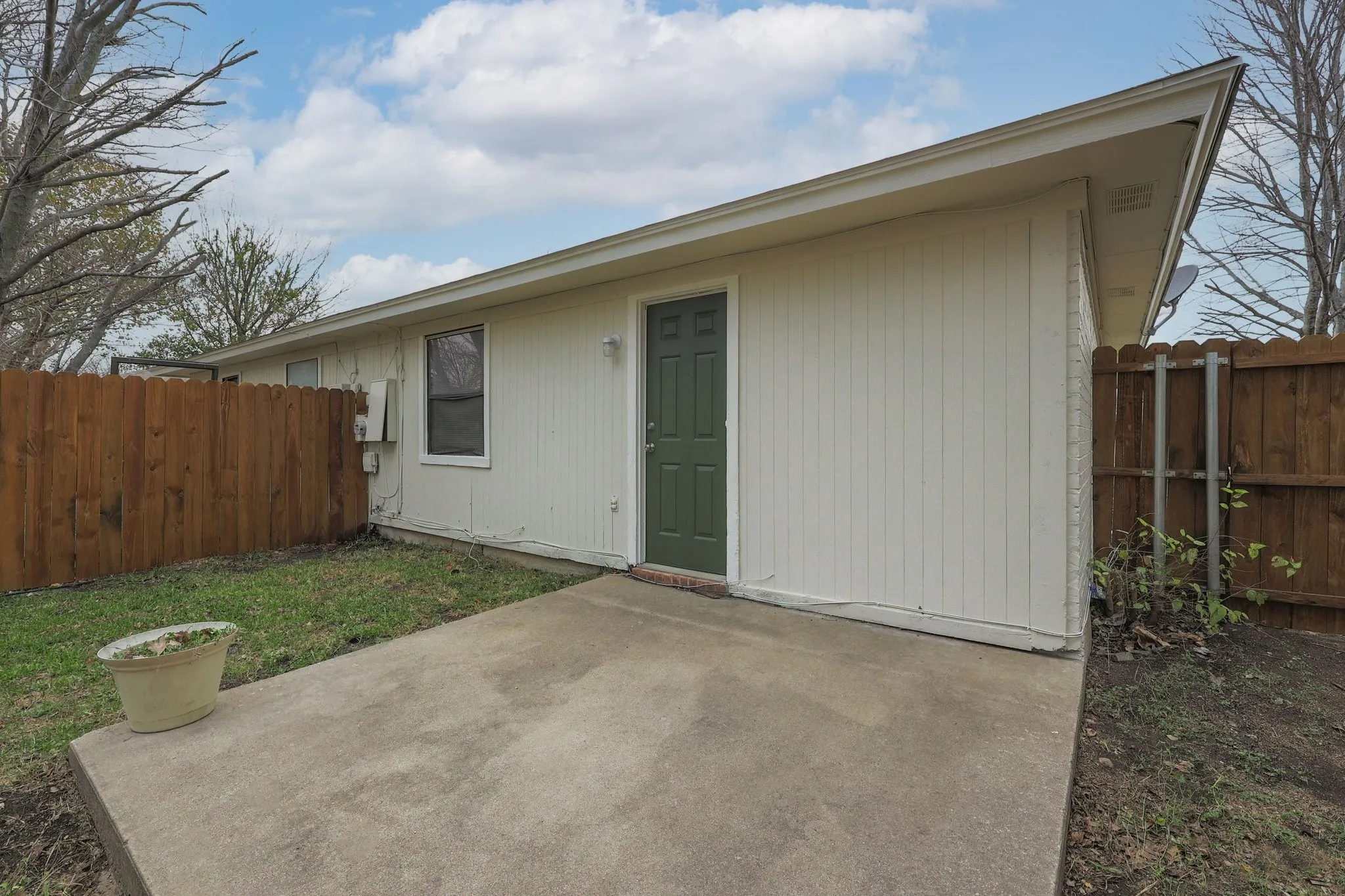 Duplex For Sale in Tarrant County , 1817 San Rafael Street, Fort Worth, Texas 76134, 4 Bedrooms, 2 Bathrooms, 2 Garage spaces, 0 Sqft, built in 1985, Price $349,000, mls#21332054, Real Estate Agent in Fort Worth, Homes For Sale in Tarrant county, Homes For Sale in Fort Worth, Realtor in Fort Worth Texas, Real Estate Brokerage Independent Realty Texas, Luminita Cordes Realtor