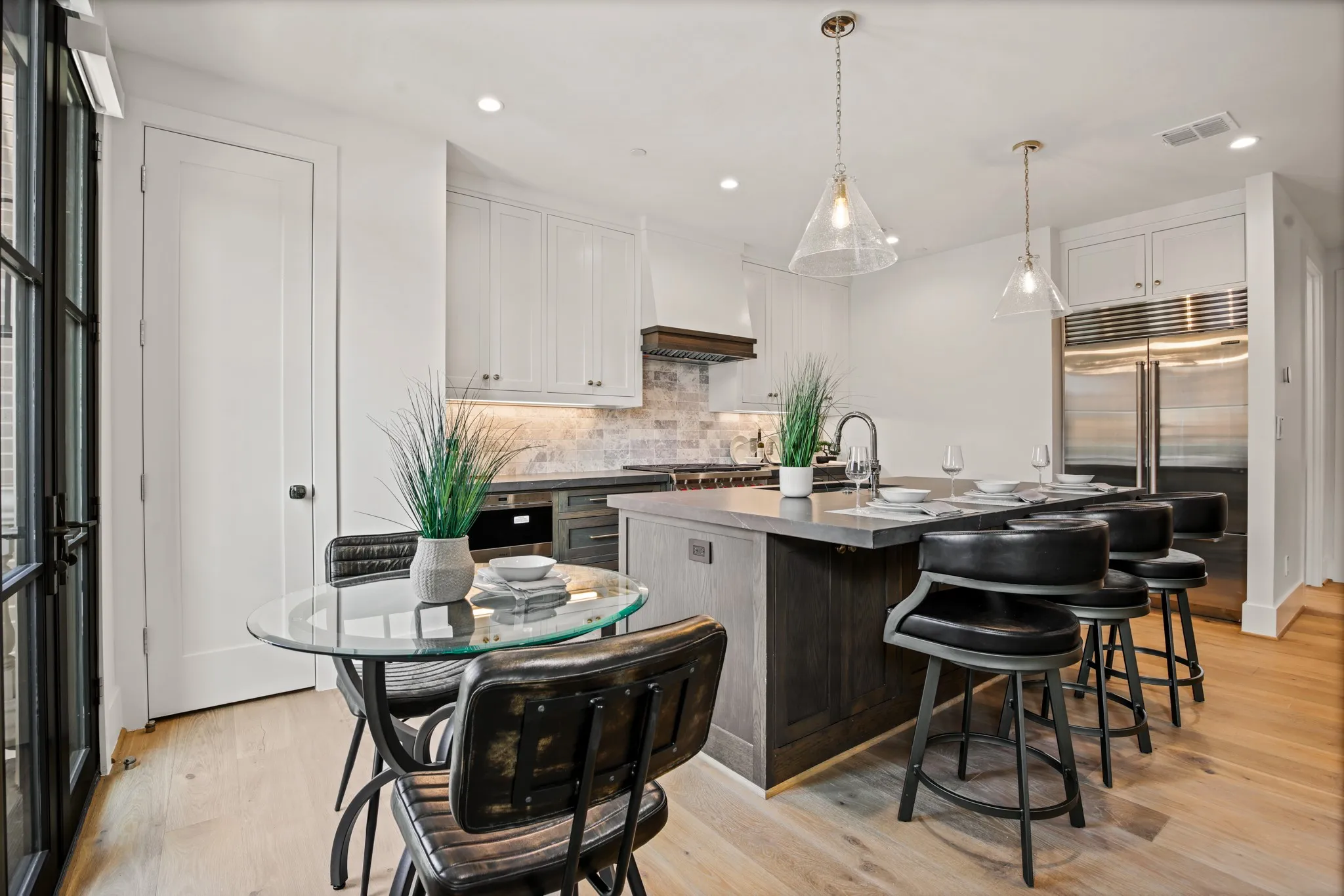 Townhouse For Rent in Dallas County , 3428 Daniel Avenue 3, University Park, Texas 75205, 3 Bedroom, 3 Bathroom, 2 Garage spaces, 1,917 Sqft, built in 2023, mls#21325372, Real Estate Agent in University Park, Homes For Rent in Dallas county, Homes For Rent in University Park, Realtor in University Park Texas, Real Estate Brokerage Independent Realty Texas, Luminita Cordes Realtor