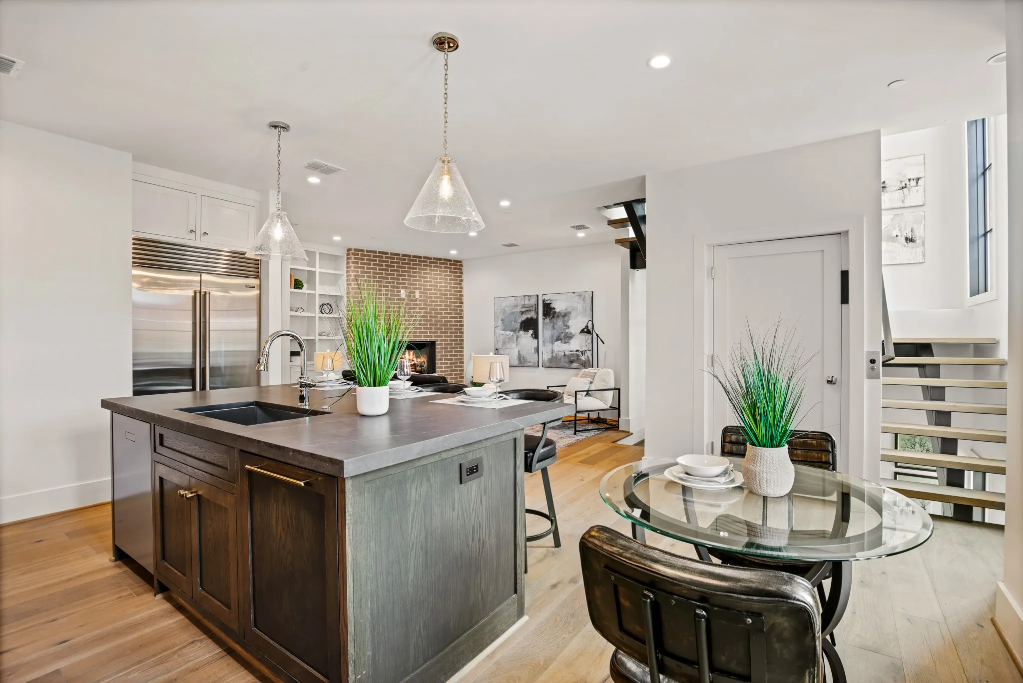 Townhouse For Rent in Dallas County , 3428 Daniel Avenue 3, University Park, Texas 75205, 3 Bedroom, 3 Bathroom, 2 Garage spaces, 1,917 Sqft, built in 2023, mls#21325372, Real Estate Agent in University Park, Homes For Rent in Dallas county, Homes For Rent in University Park, Realtor in University Park Texas, Real Estate Brokerage Independent Realty Texas, Luminita Cordes Realtor